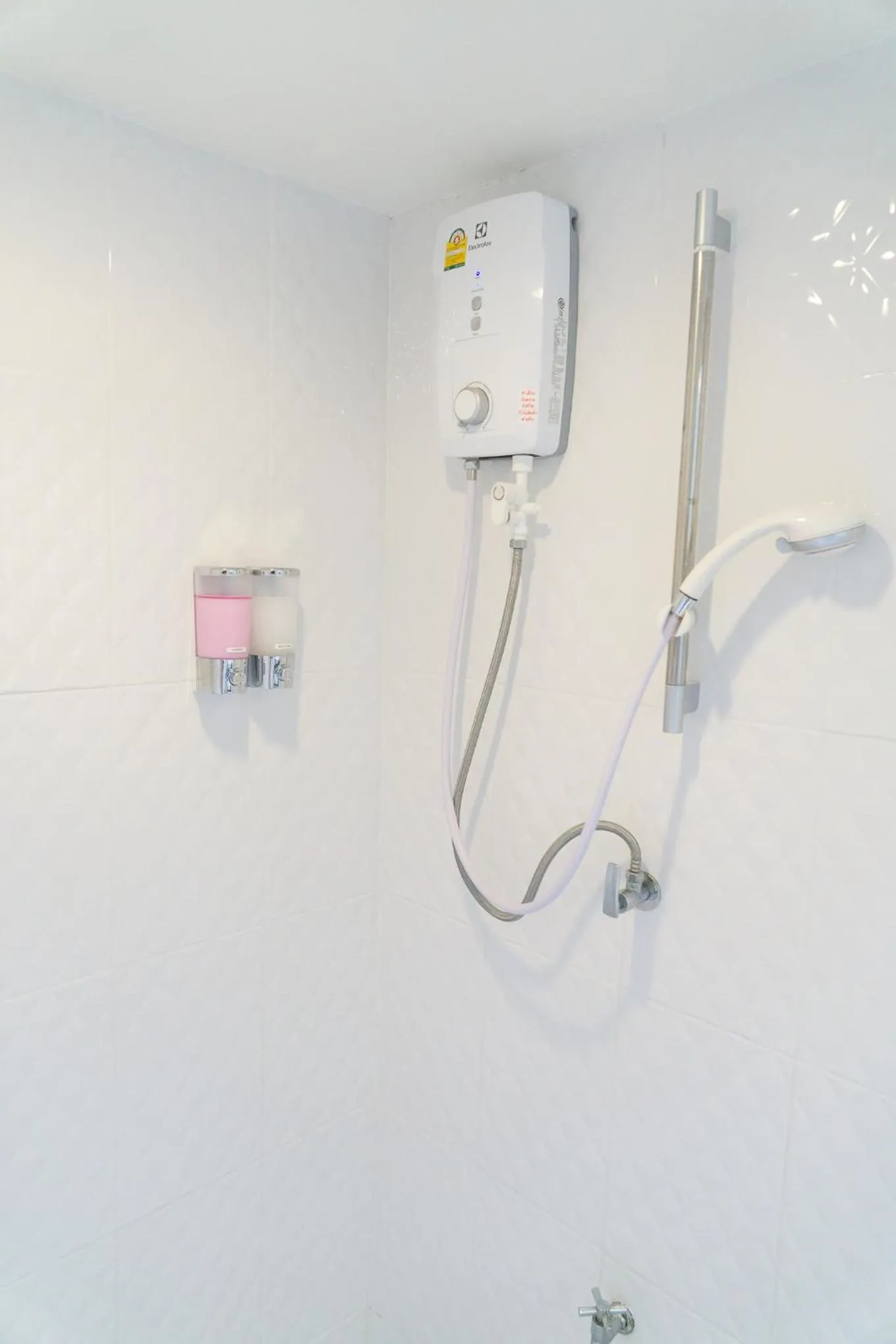 Shower in Baan Ploy In