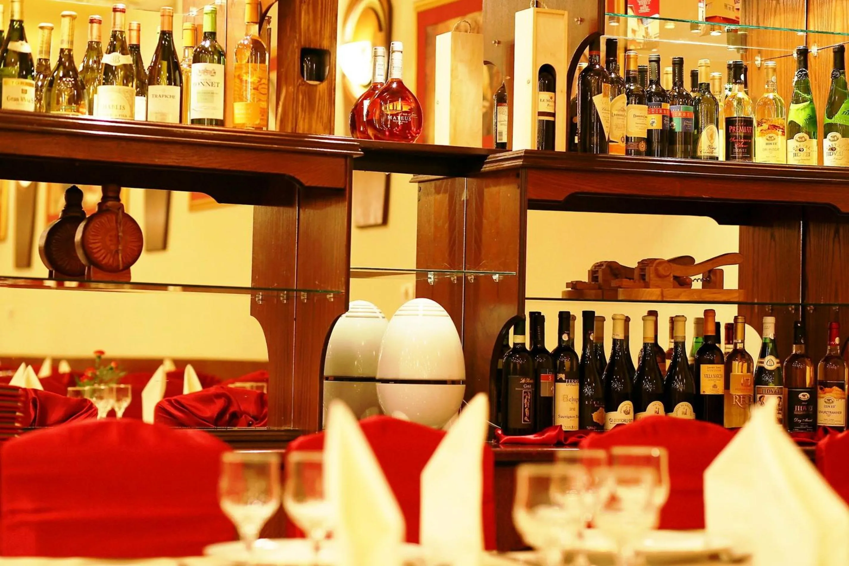 Restaurant/places to eat in Hotel Premier