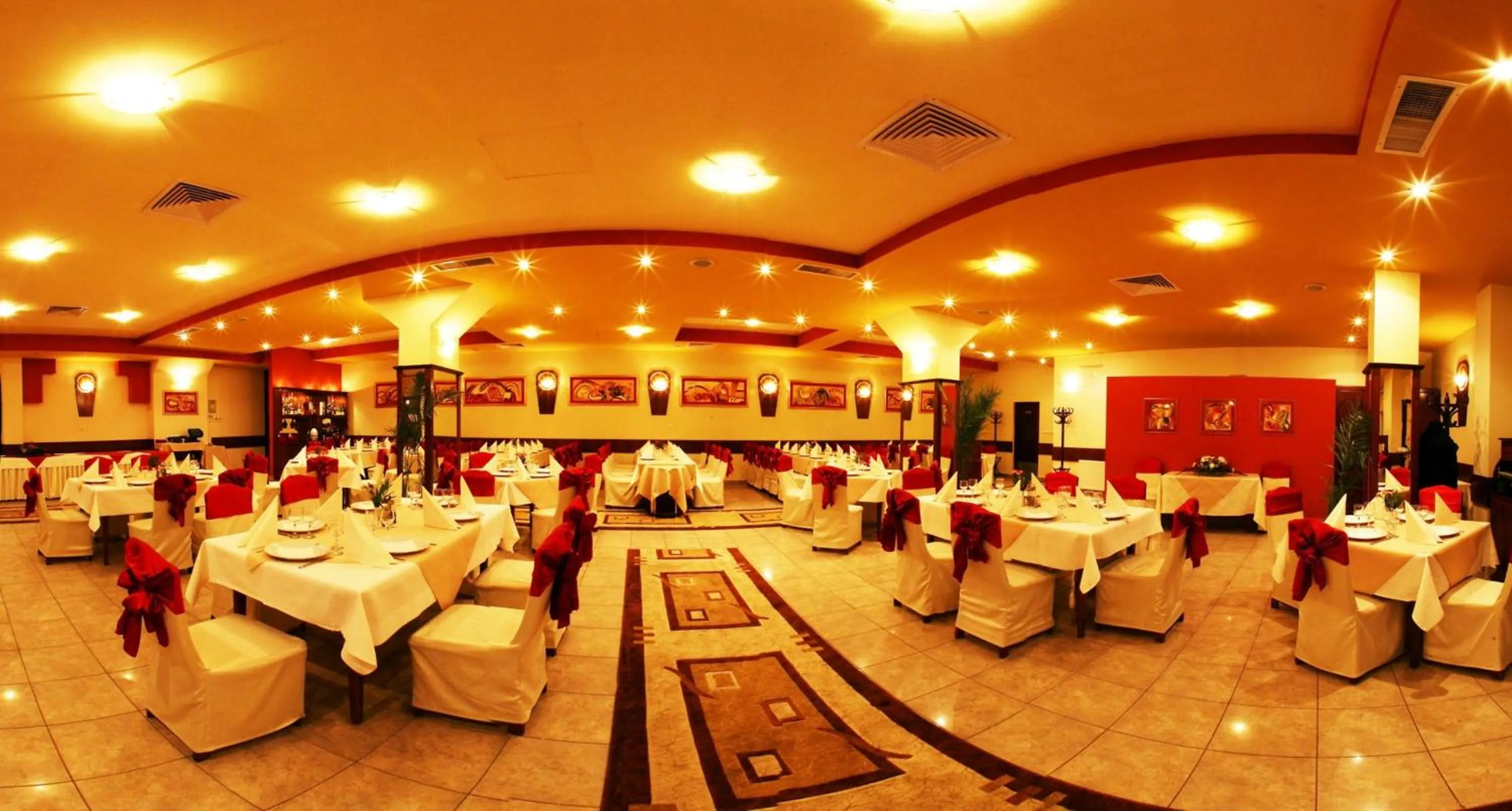 Restaurant/places to eat in Hotel Premier