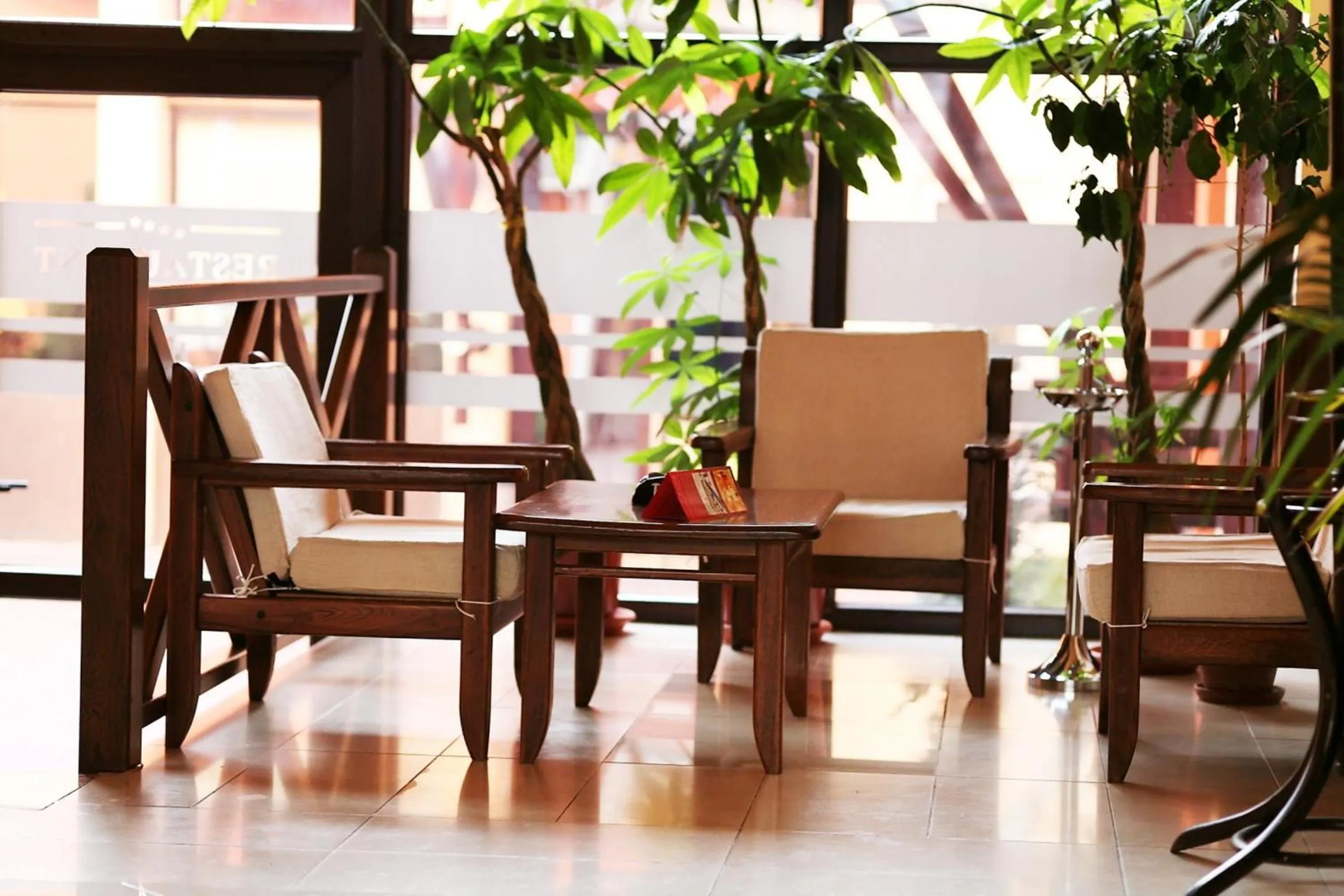 Restaurant/places to eat in Hotel Premier