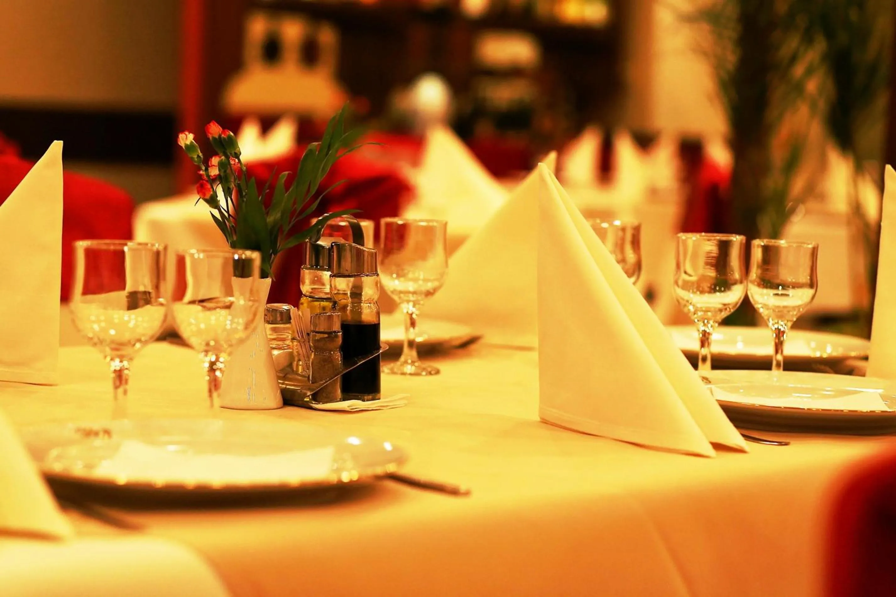 Restaurant/places to eat in Hotel Premier