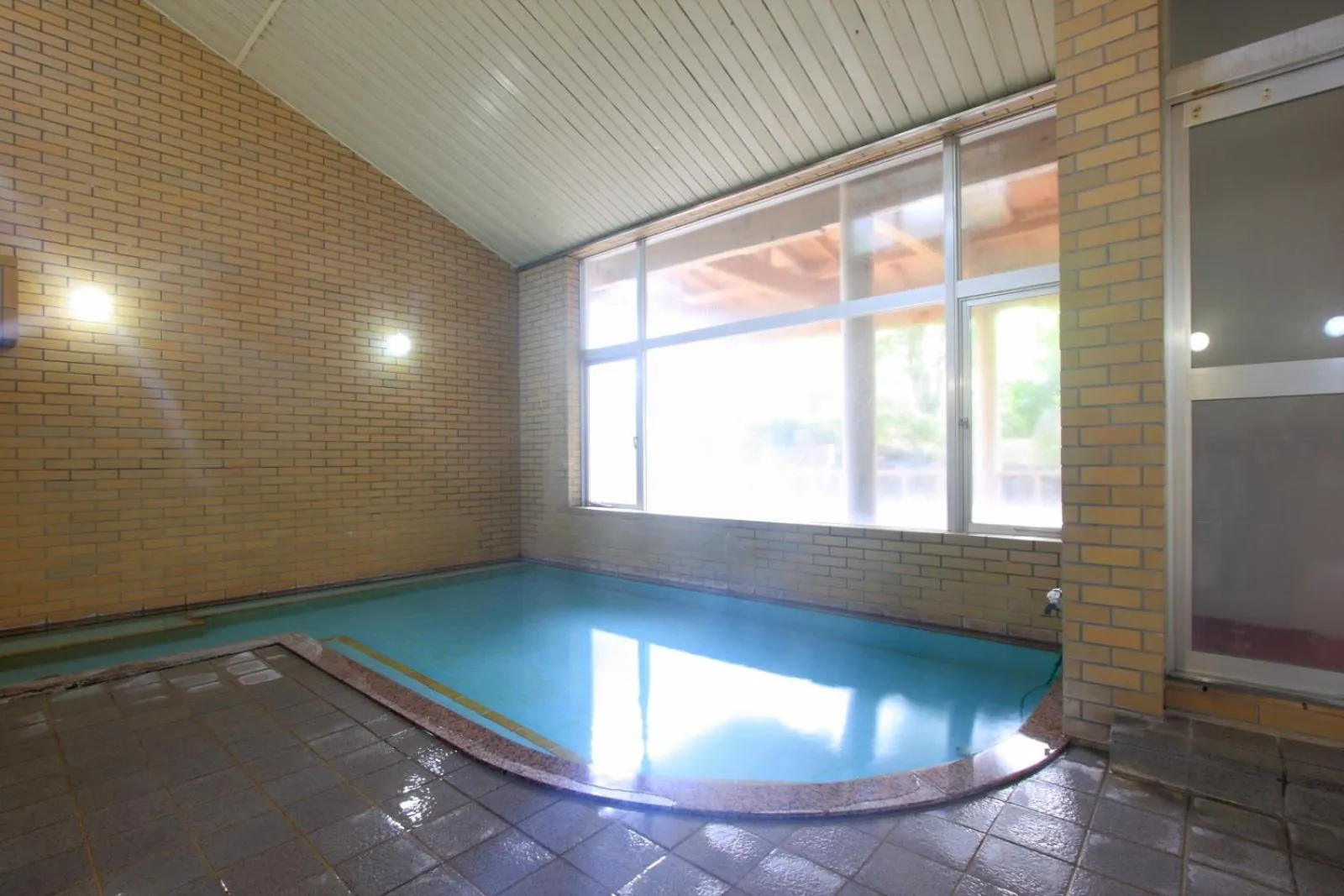 Hot Spring Bath in Yanagi No Yu