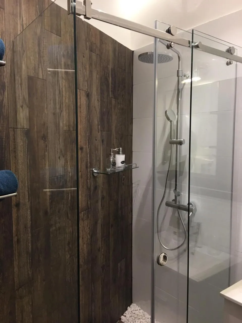 Shower in Al Mattina Apartments Belgrade