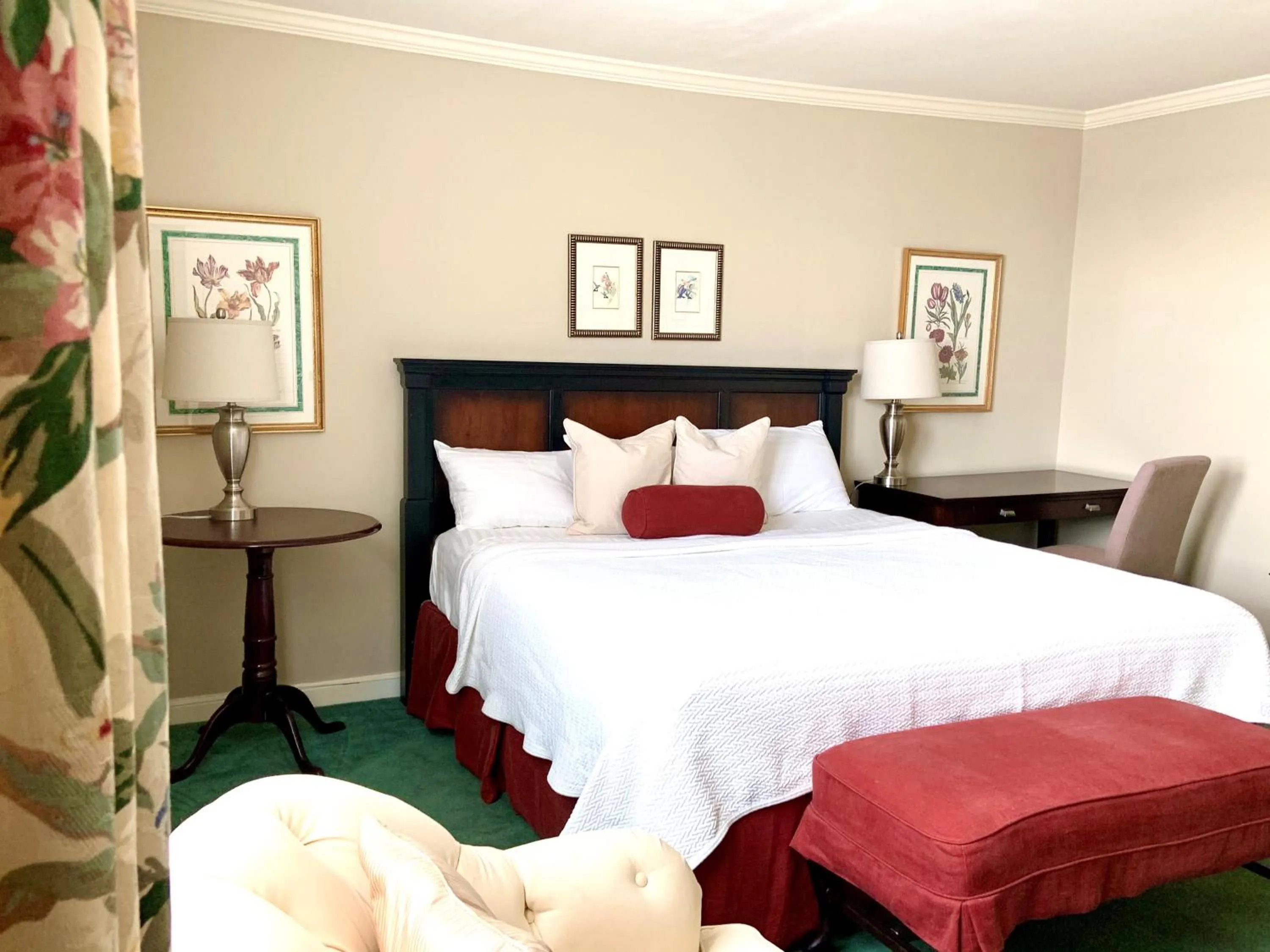 Bed in The Inn at Longshore