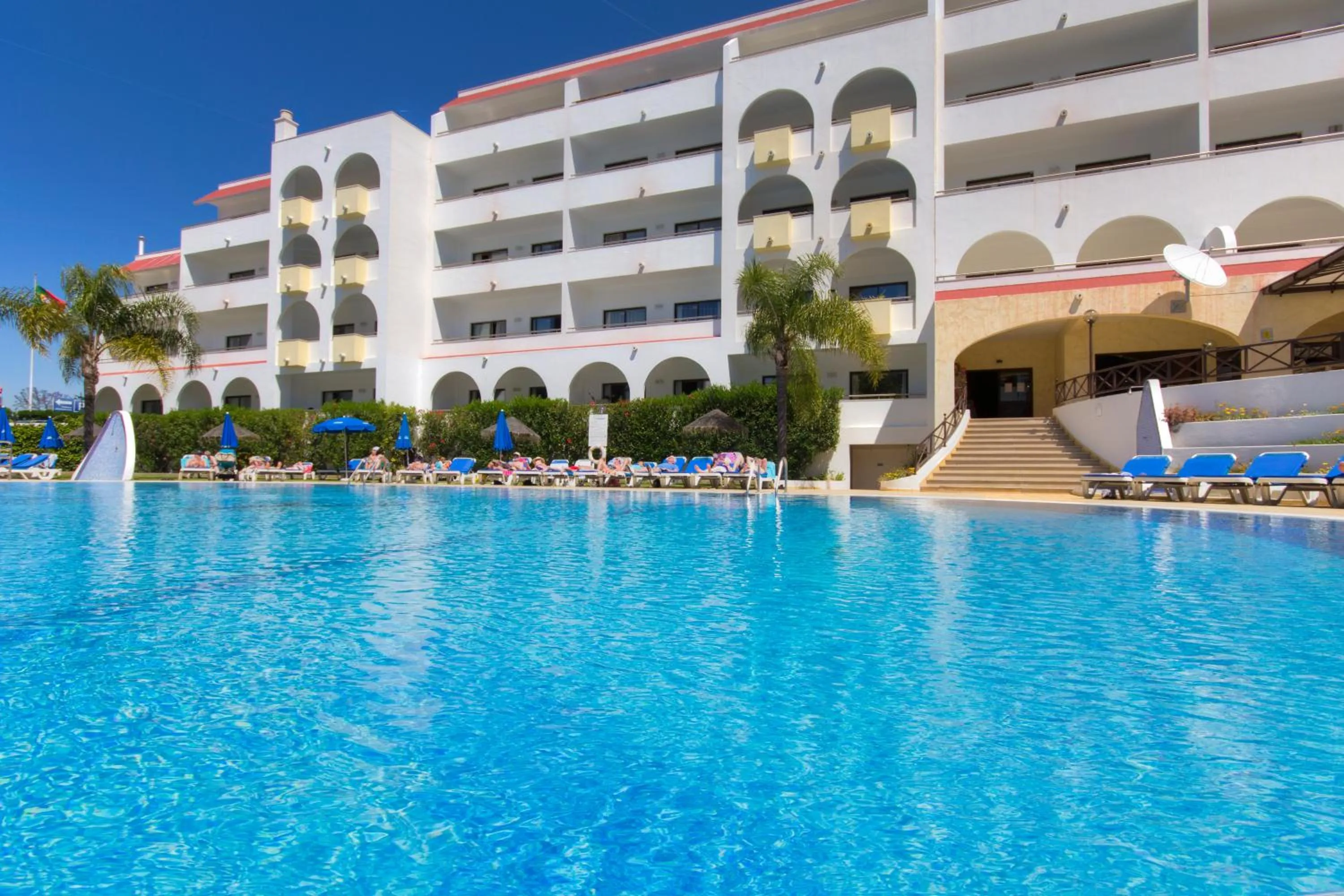 Swimming pool in Aparthotel Paladim & Alagoamar
