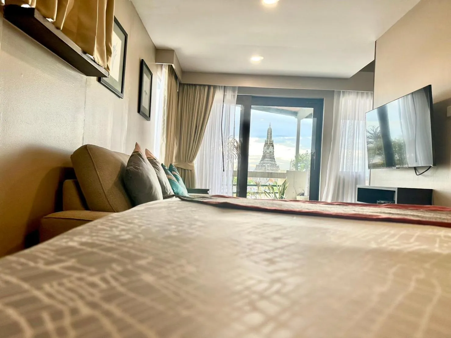 Bed in Arun Residence