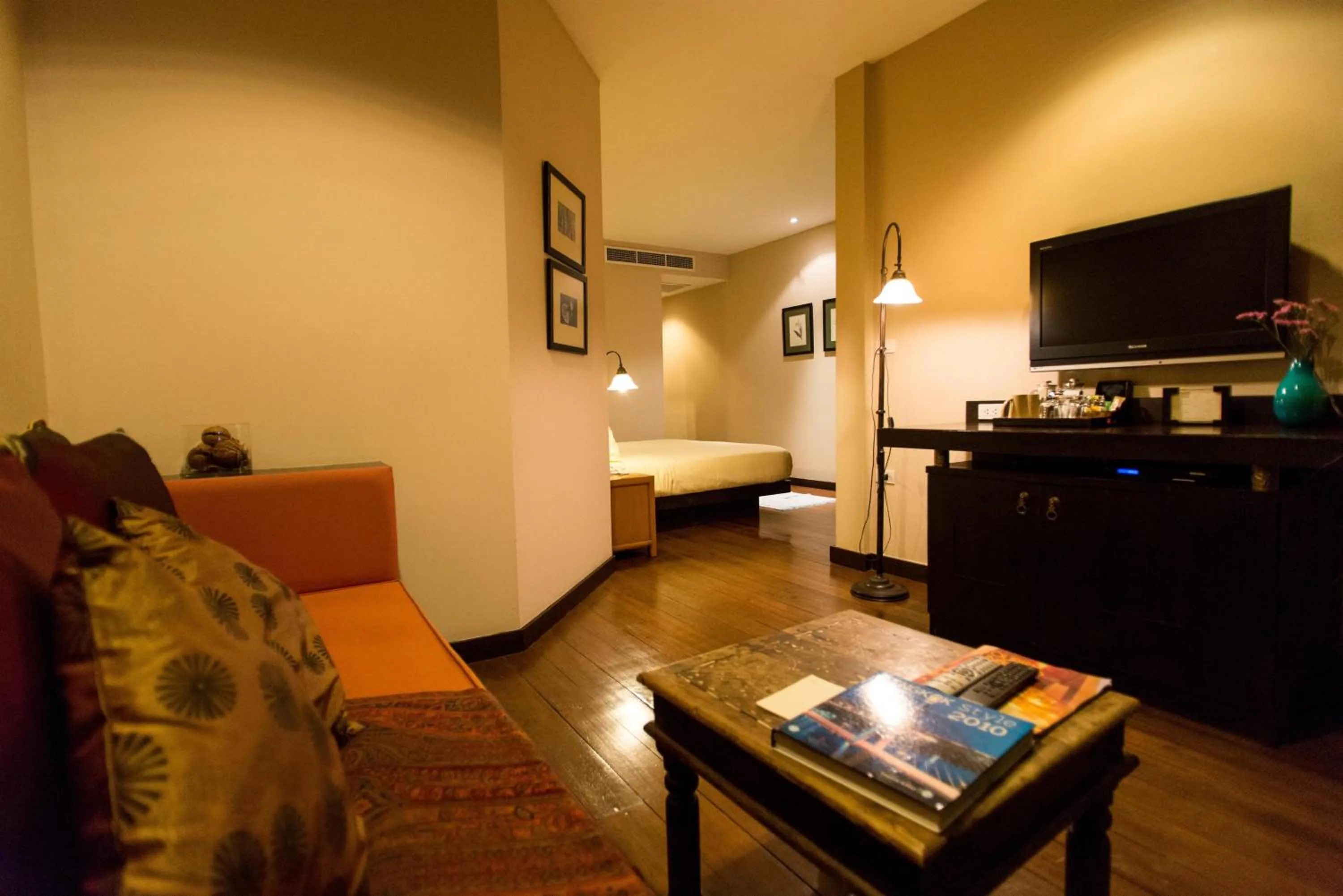 Photo of the whole room, Bed in Arun Residence