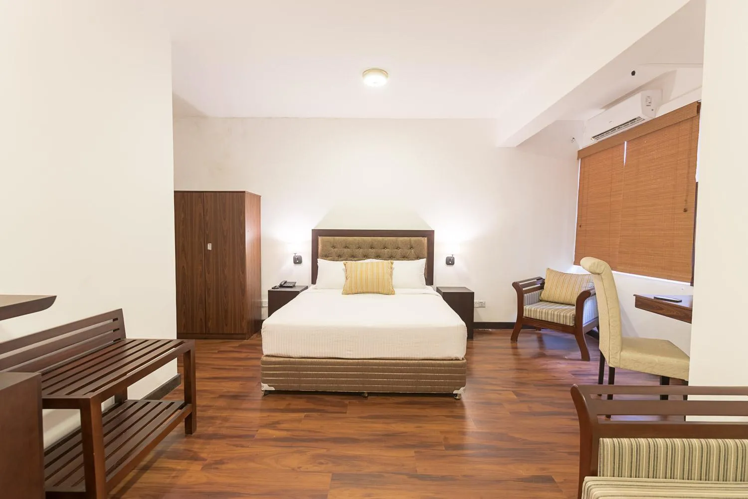 Bed in Pearl Royal Hotel, Colombo