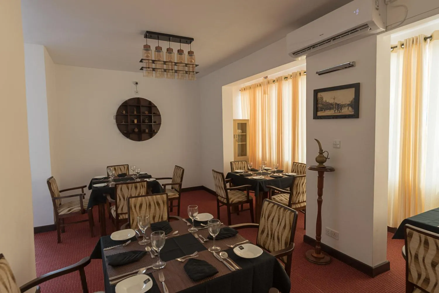 Restaurant/places to eat in Pearl Royal Hotel, Colombo