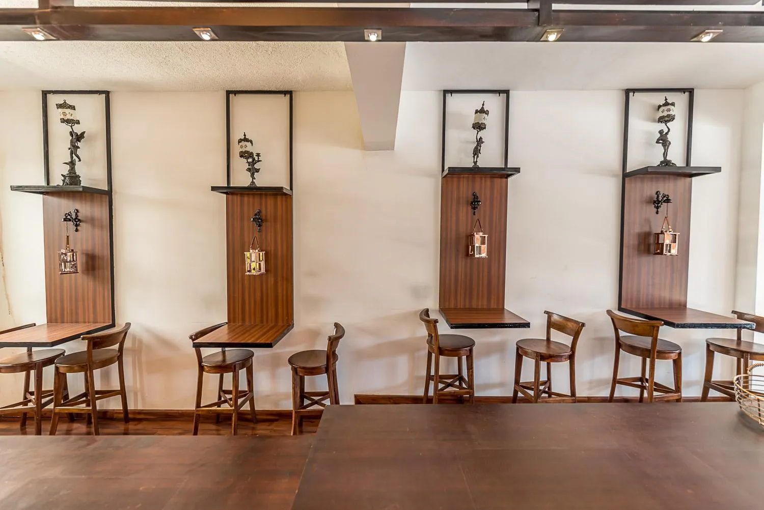 Restaurant/places to eat in Pearl Royal Hotel, Colombo