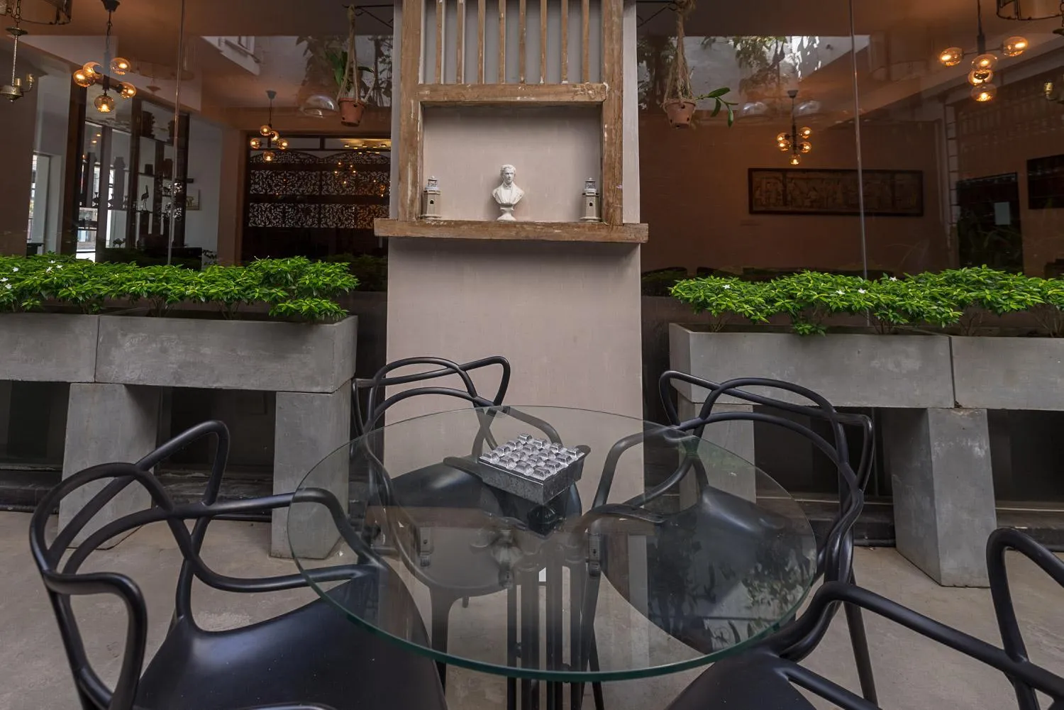 Restaurant/places to eat in Pearl Royal Hotel, Colombo