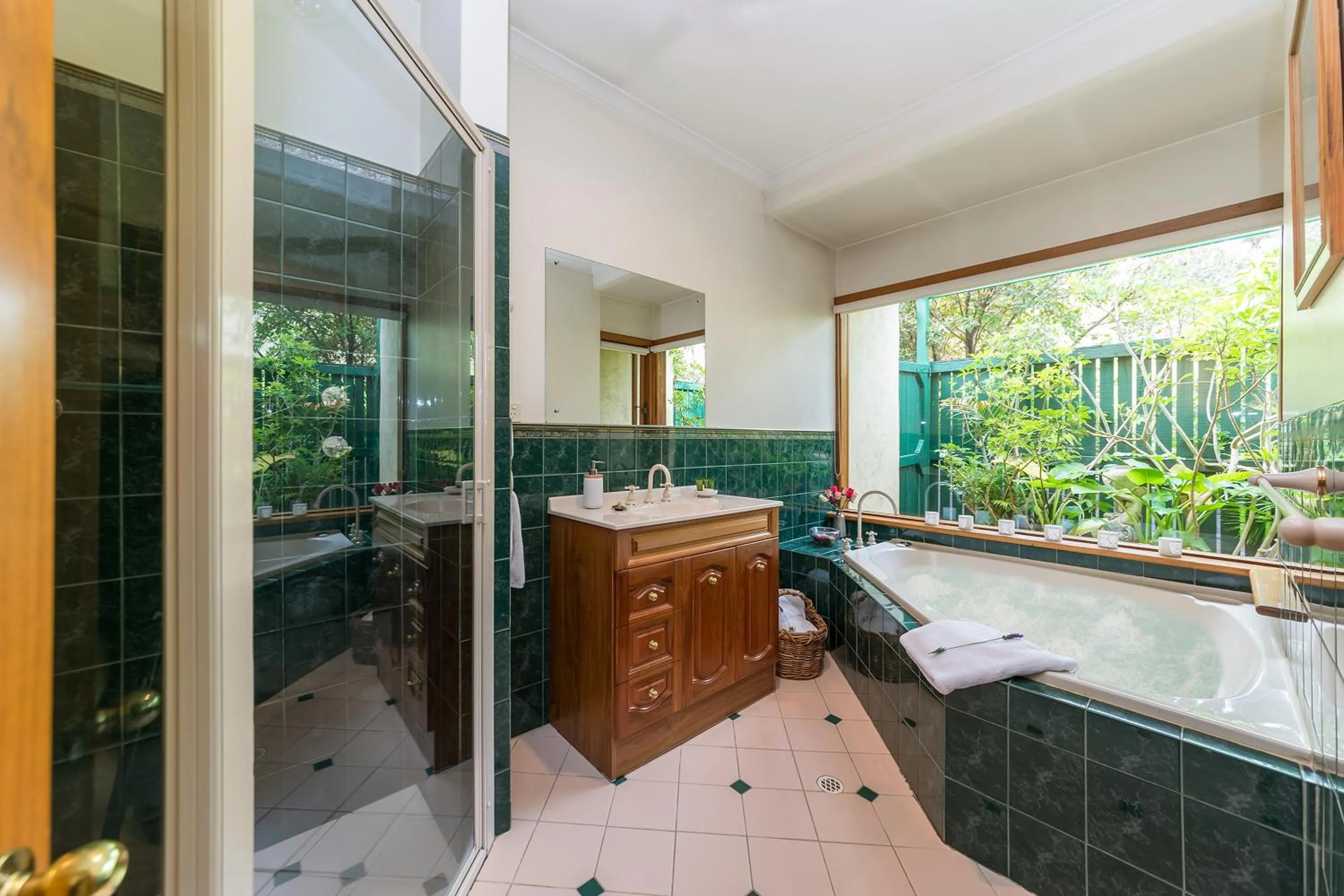 Hot Tub in Country Pleasures Bed and Breakfast