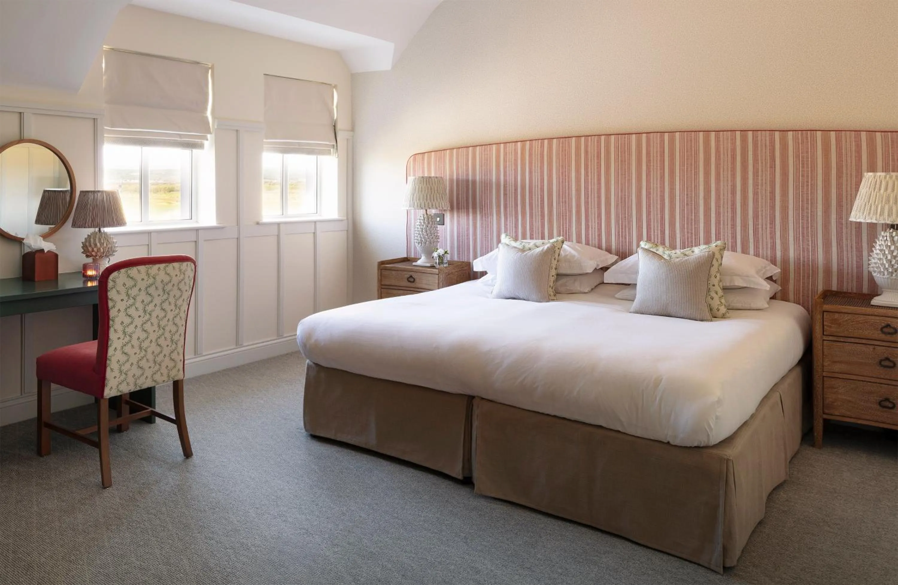 Photo of the whole room, Bed in Teach de Broc