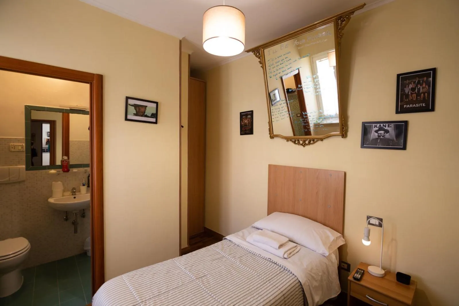 Toilet, Bed in Camaga