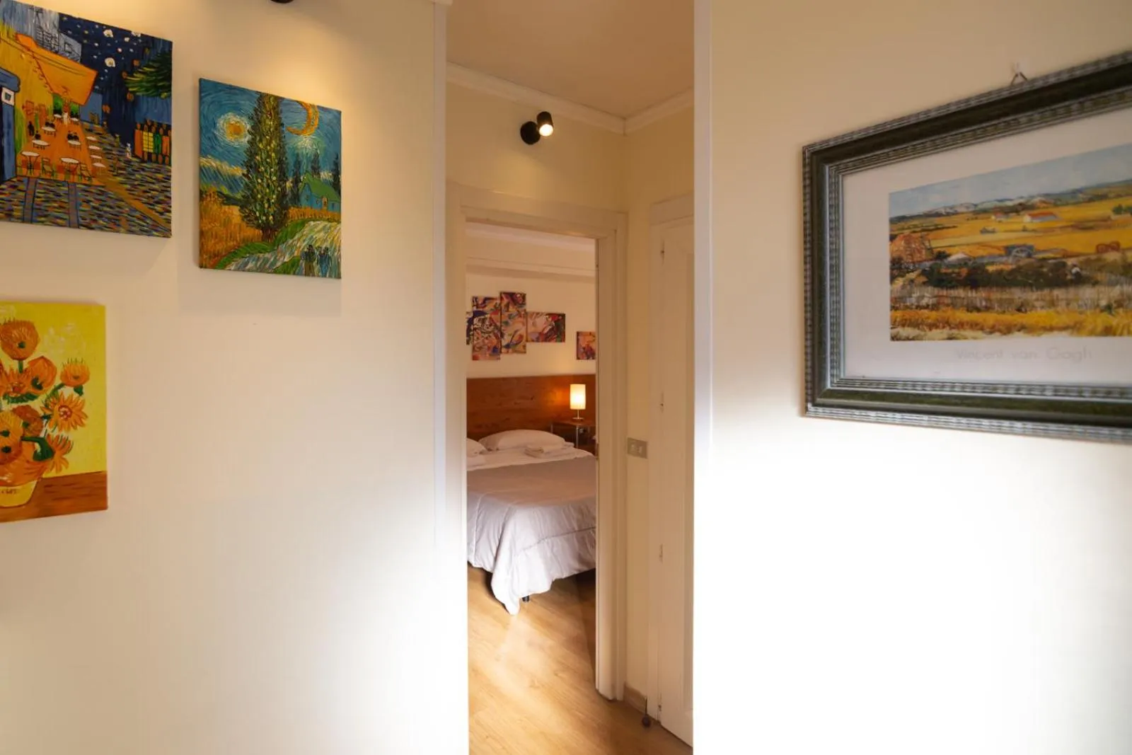 Photo of the whole room, Bed in Camaga