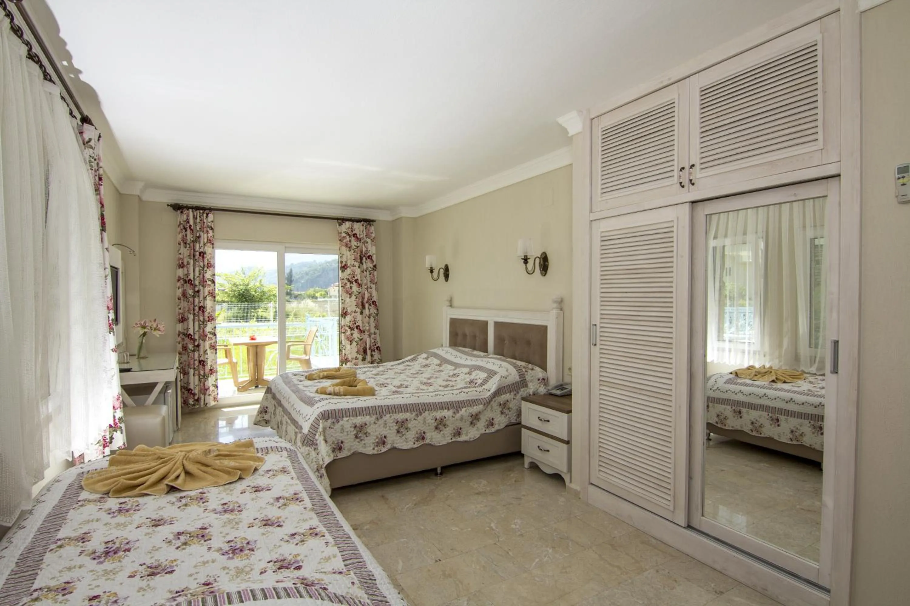 Photo of the whole room in Dalyan Basar Hotel