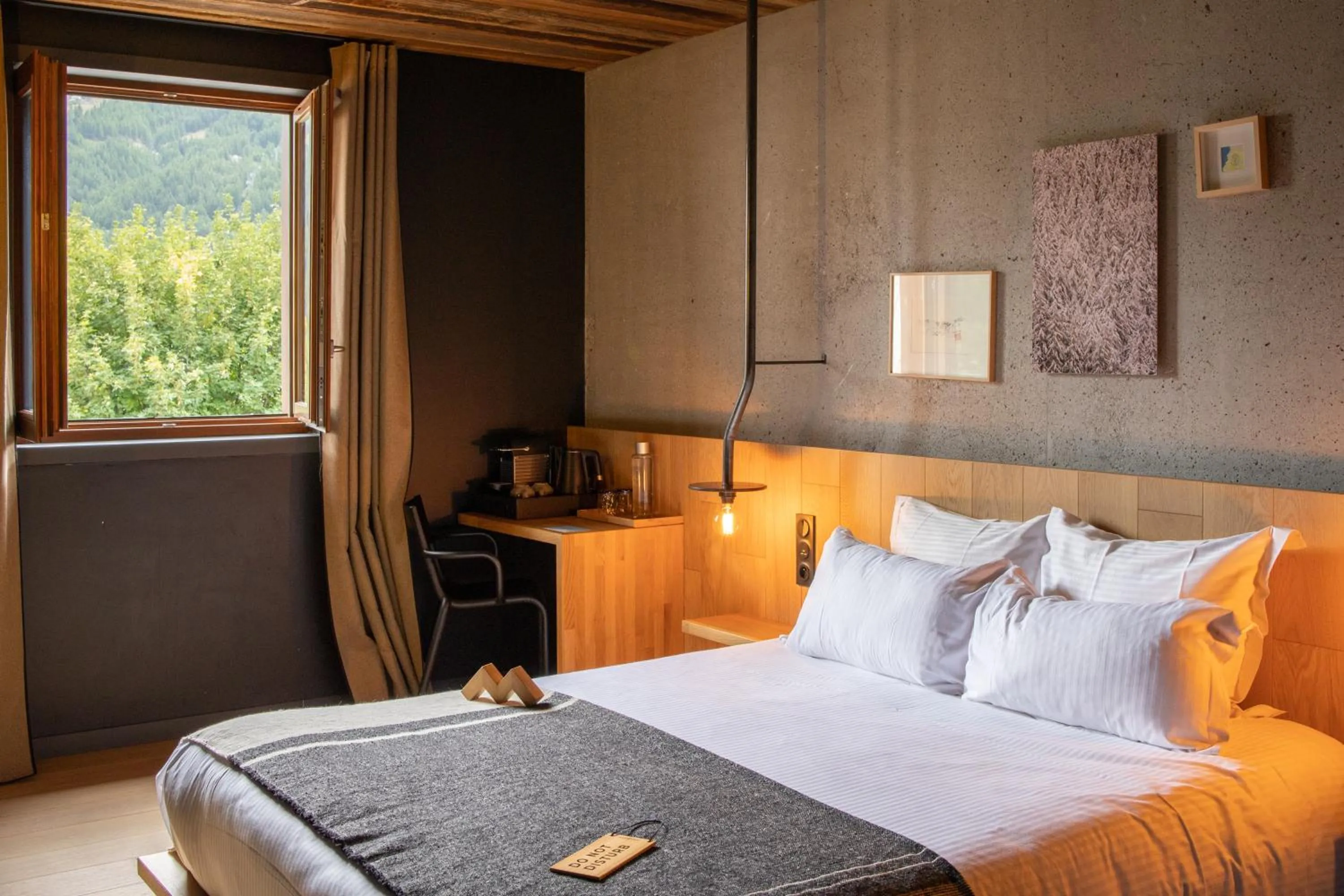 Bed in Hôtel Restaurant Le Monêtier