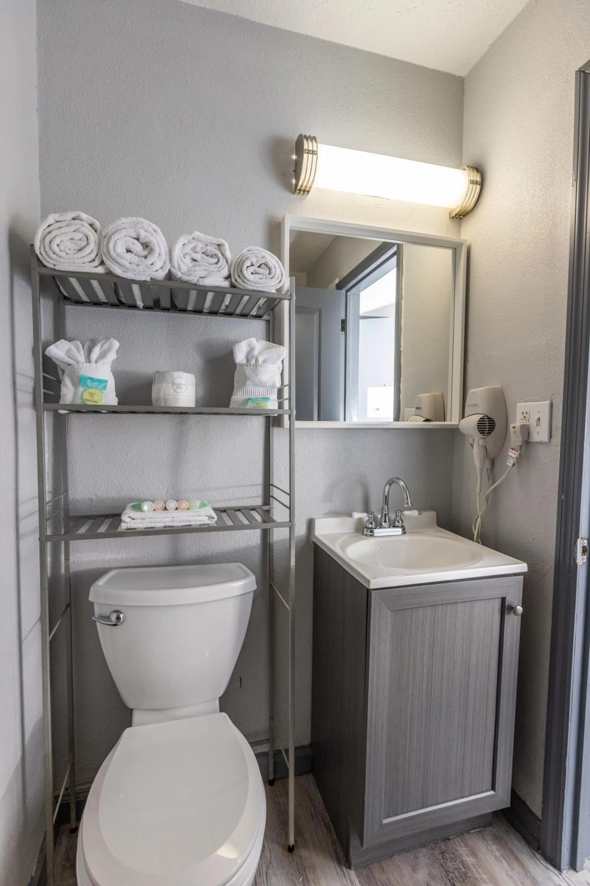 Toilet in Butler Inn