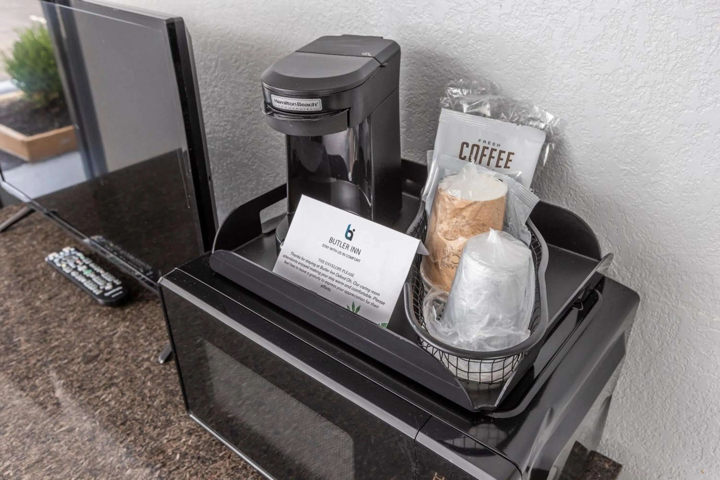 Coffee/tea facilities in Butler Inn