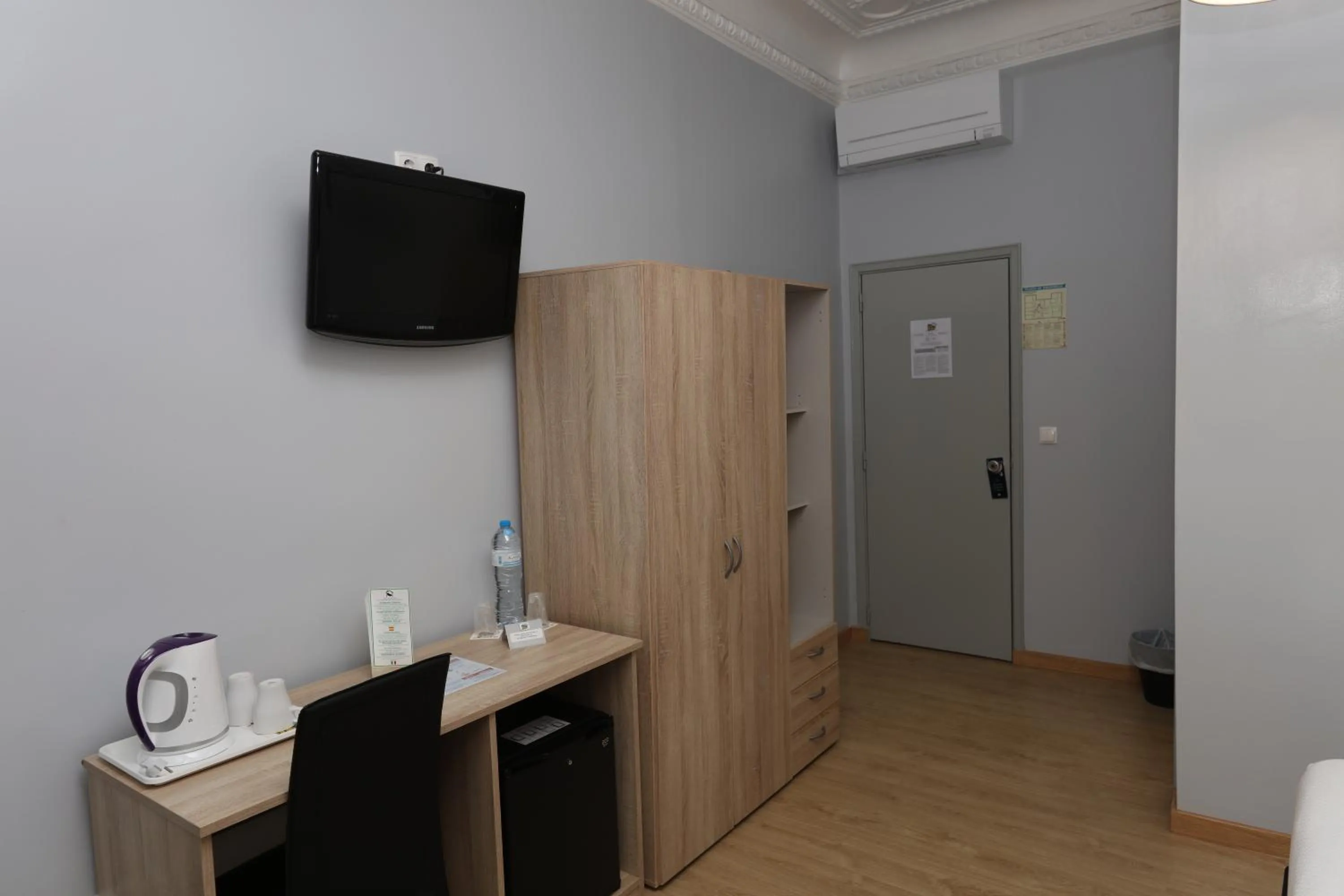 TV and multimedia in O Elétrico Guesthouse