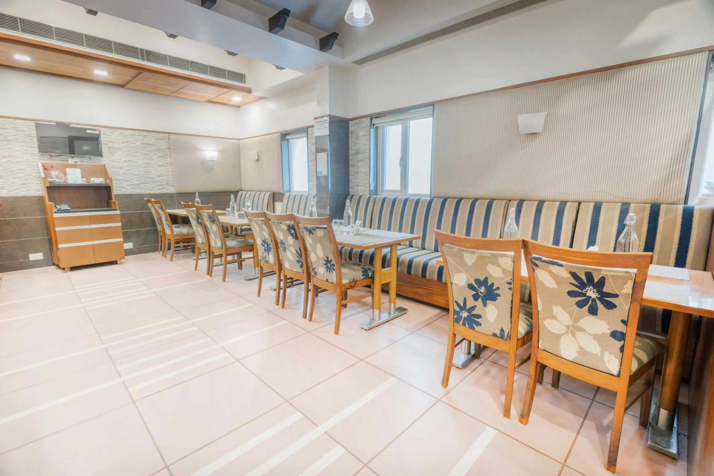 Restaurant/places to eat in Treebo Ambassador