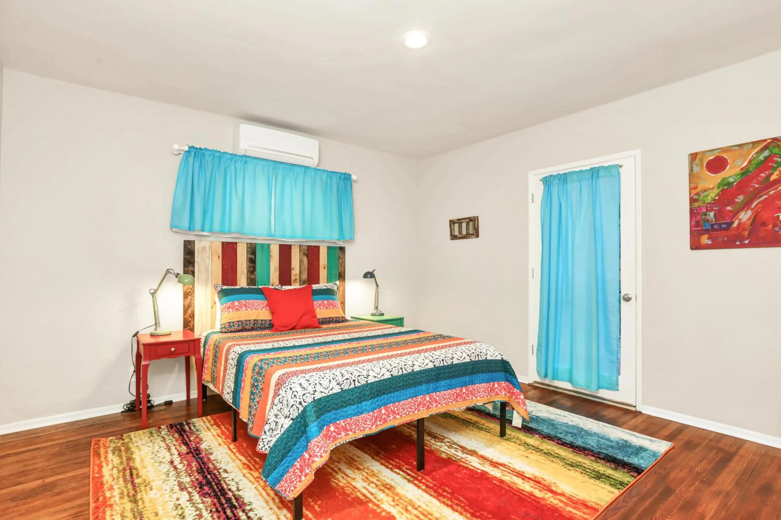 Bedroom, Bed in Long Beach House