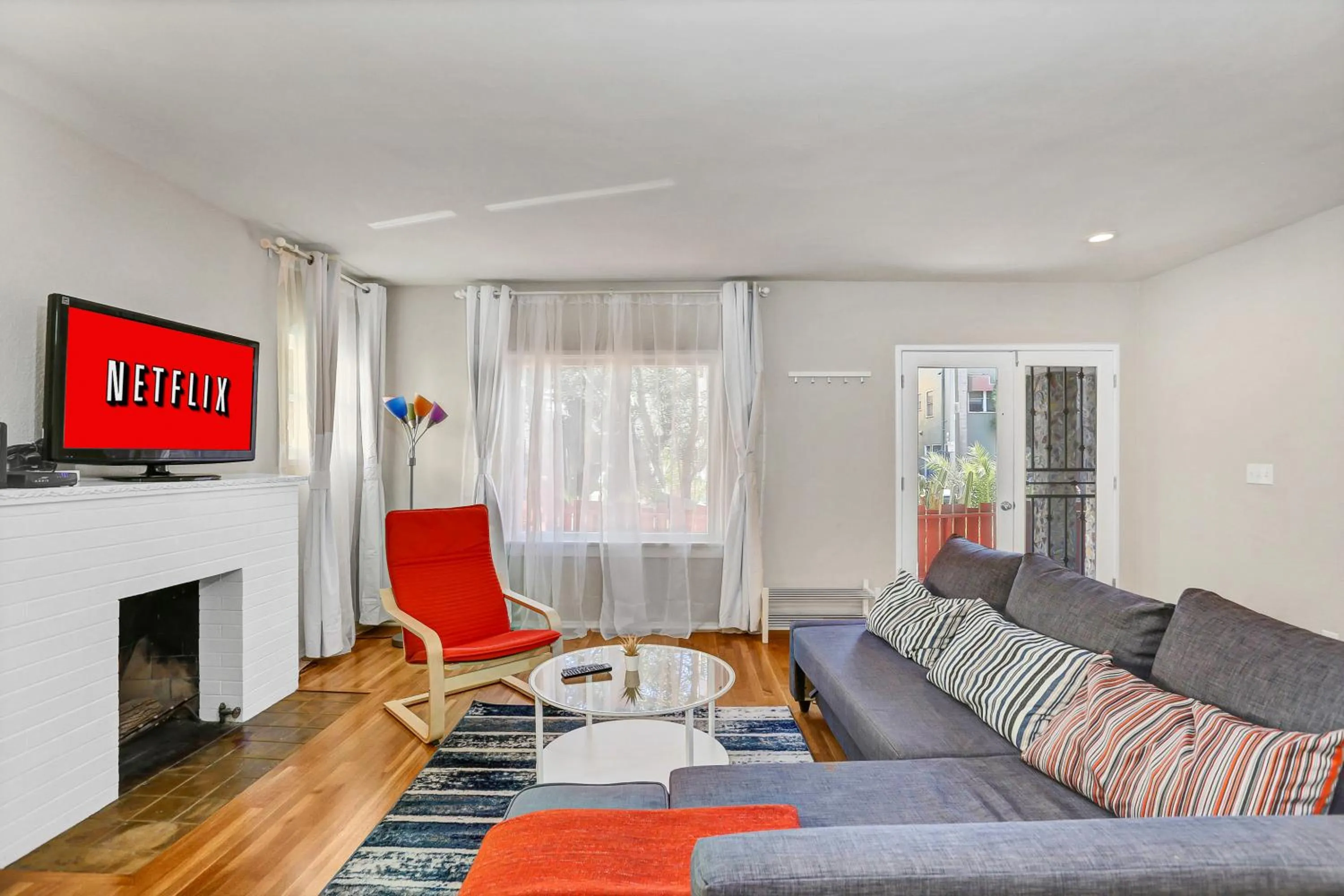 Communal lounge/ TV room in Long Beach House