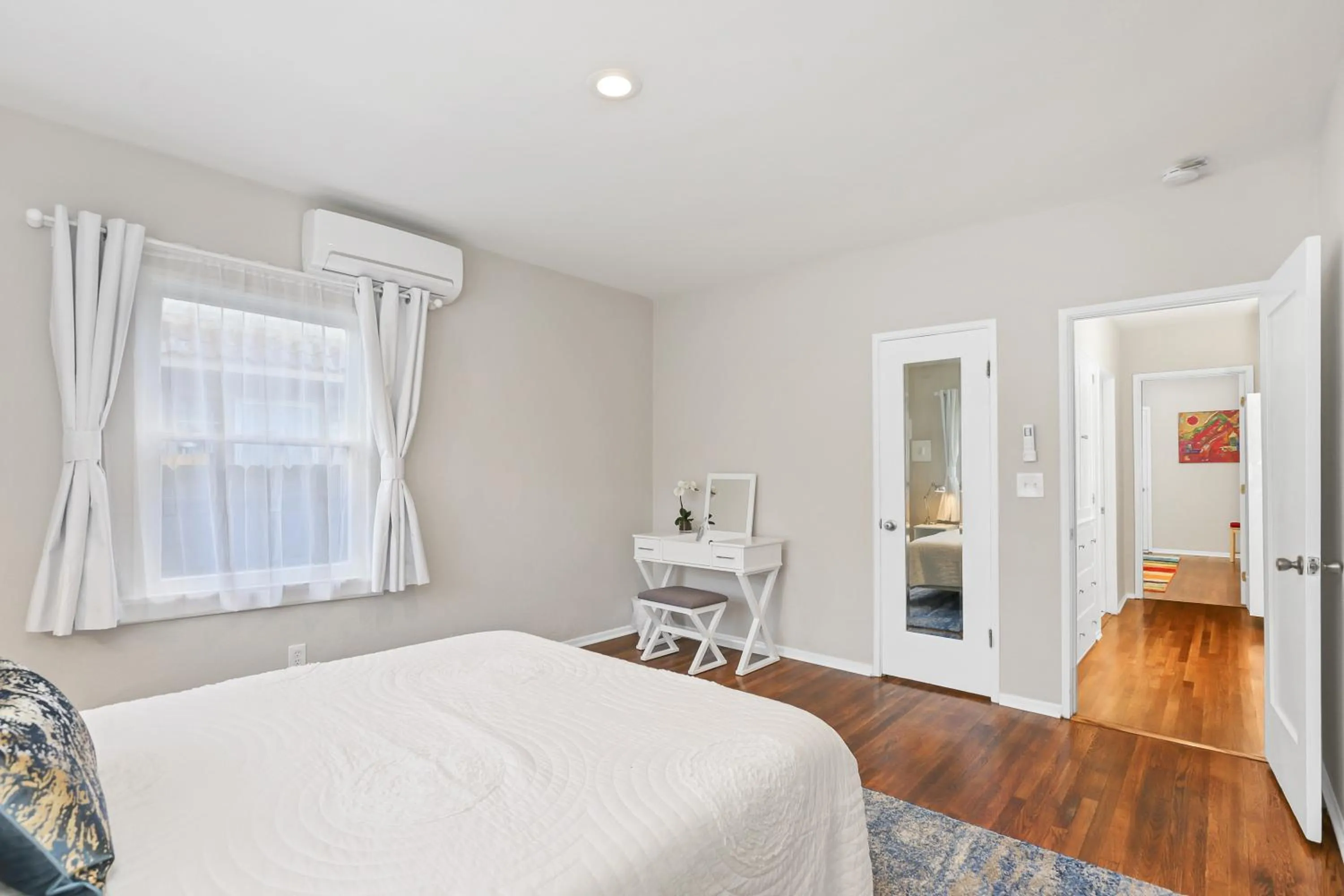 Bedroom, Bed in Long Beach House