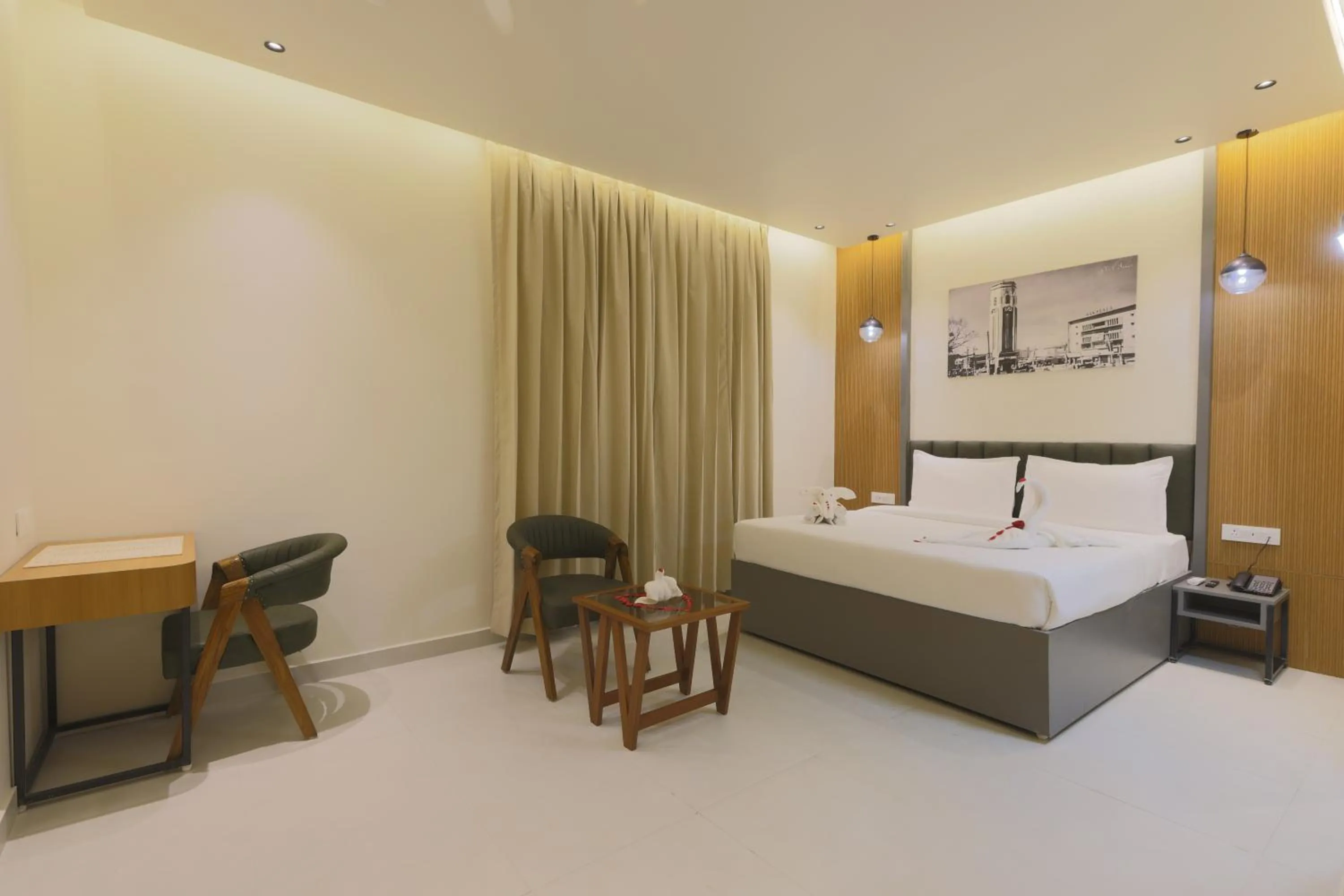 Bedroom, Bed in Pride Premier Solitaire