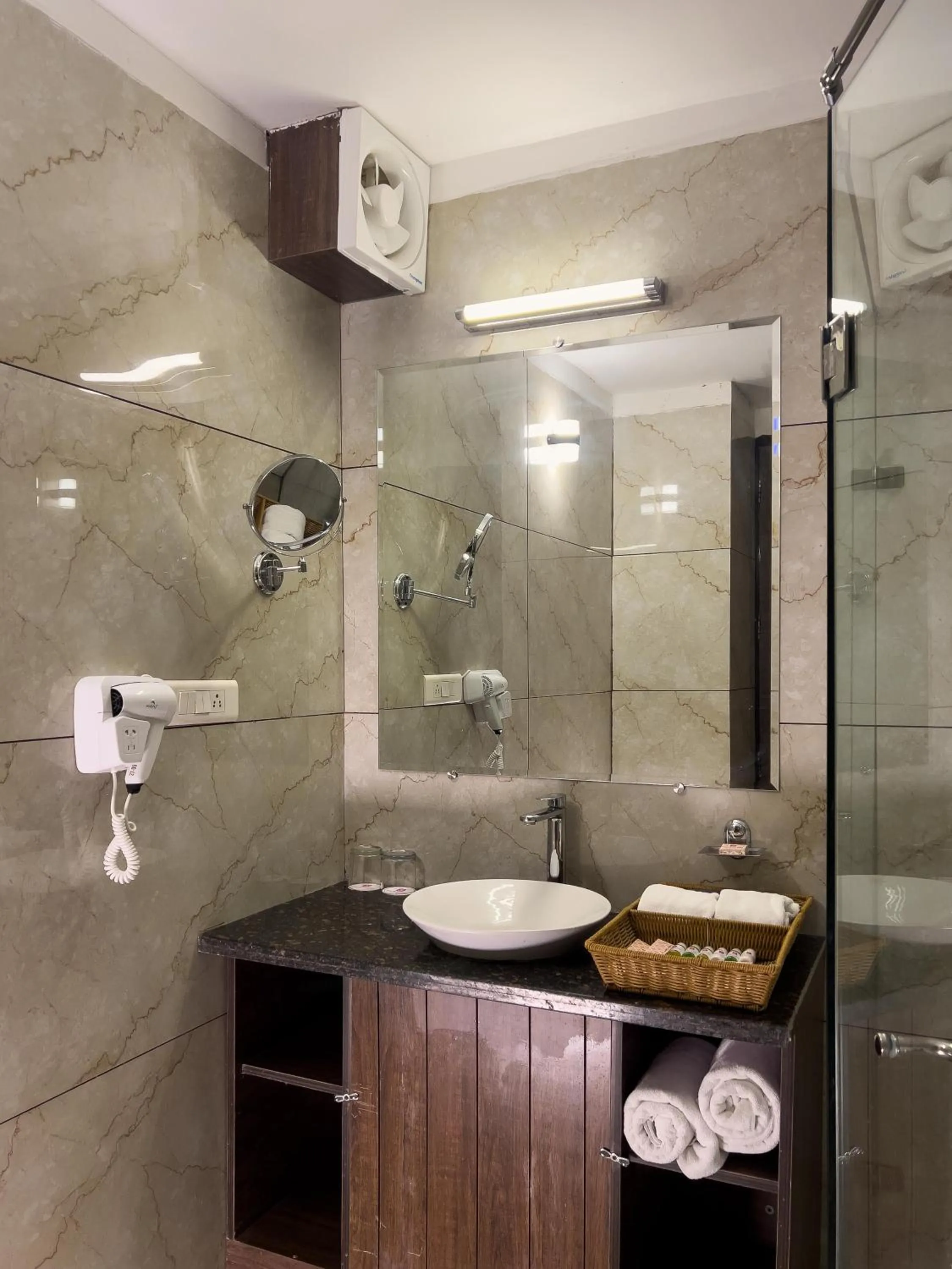 Shower in Pride Premier Solitaire