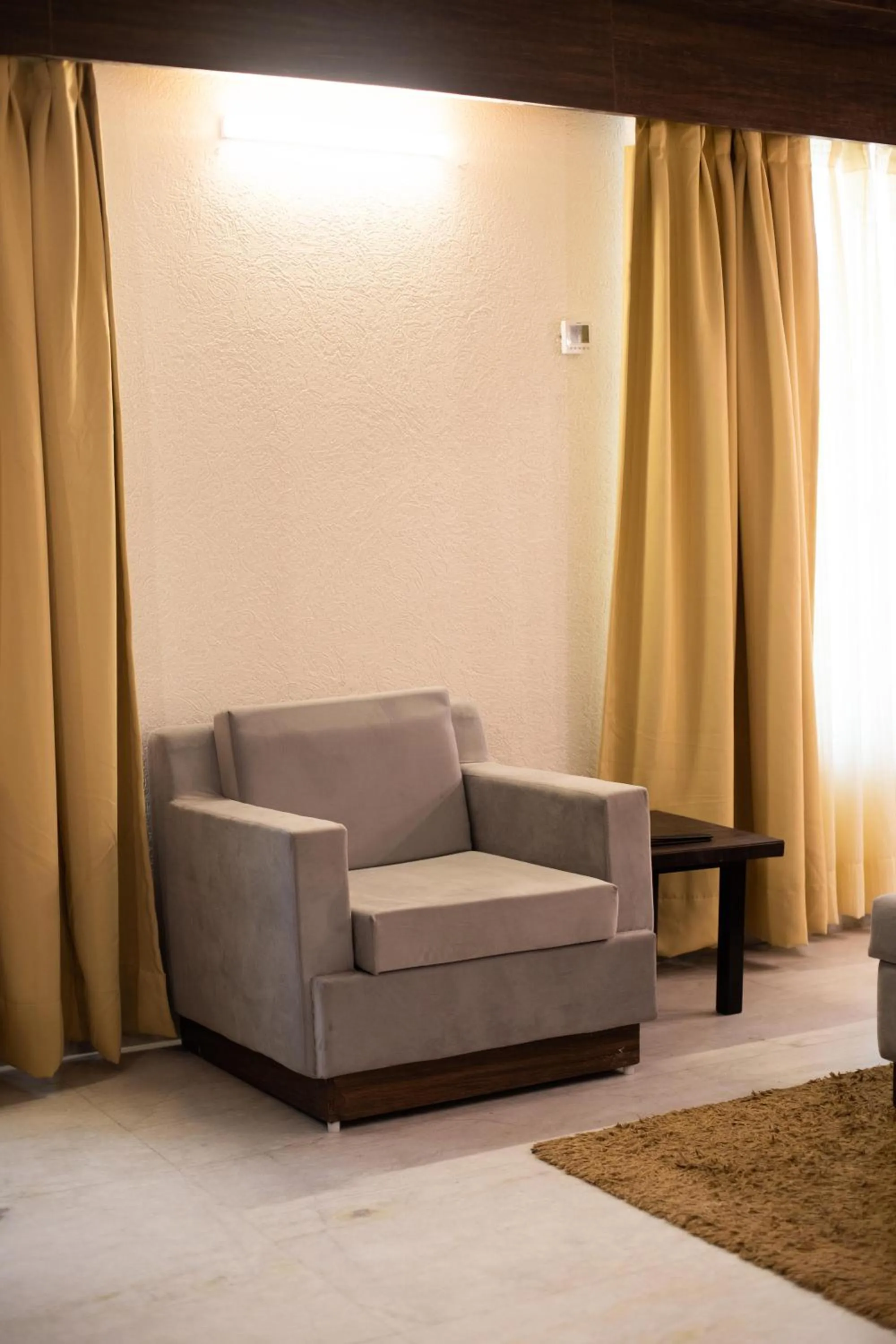 Seating area in Pride Premier Solitaire