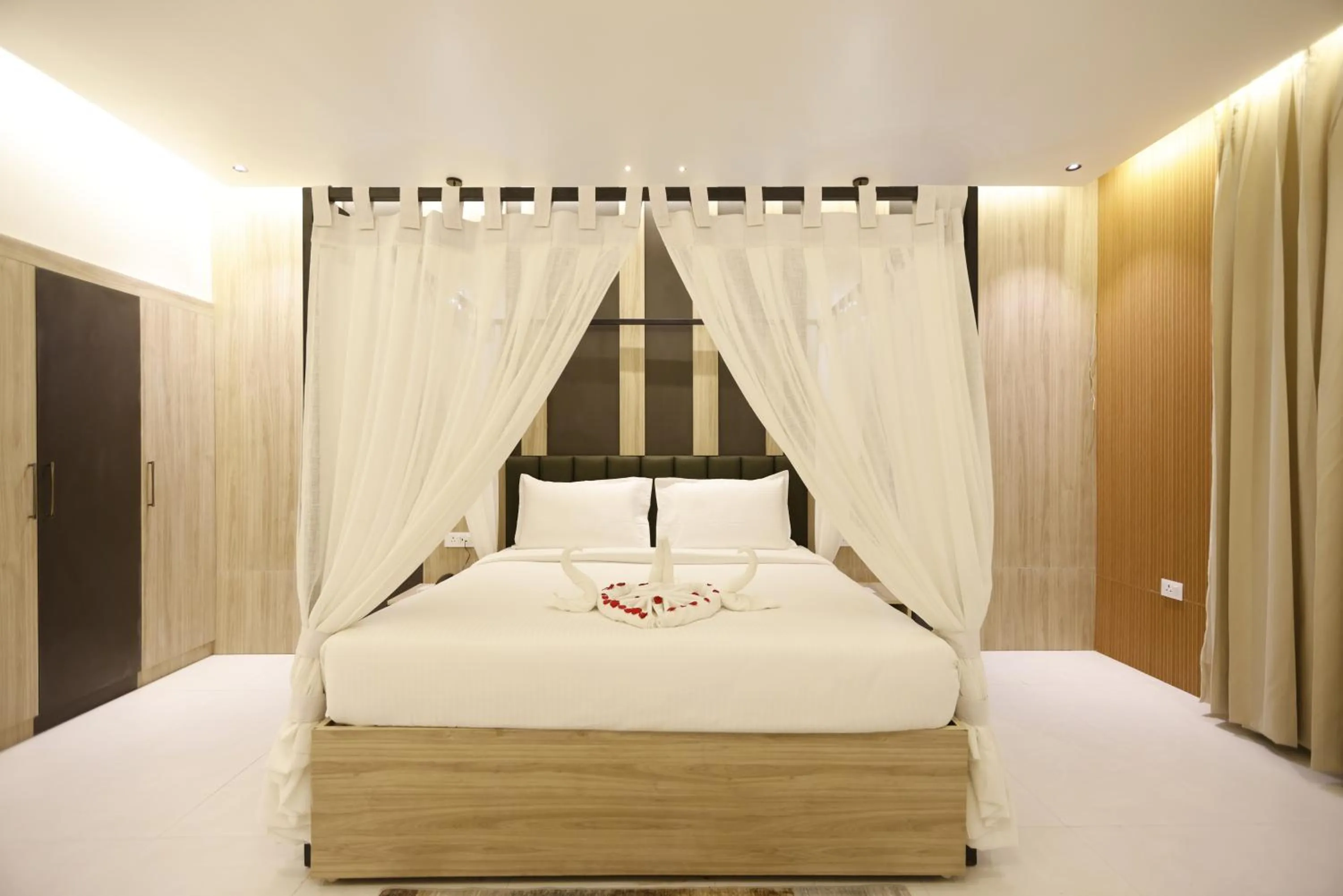 Bedroom, Bed in Pride Premier Solitaire