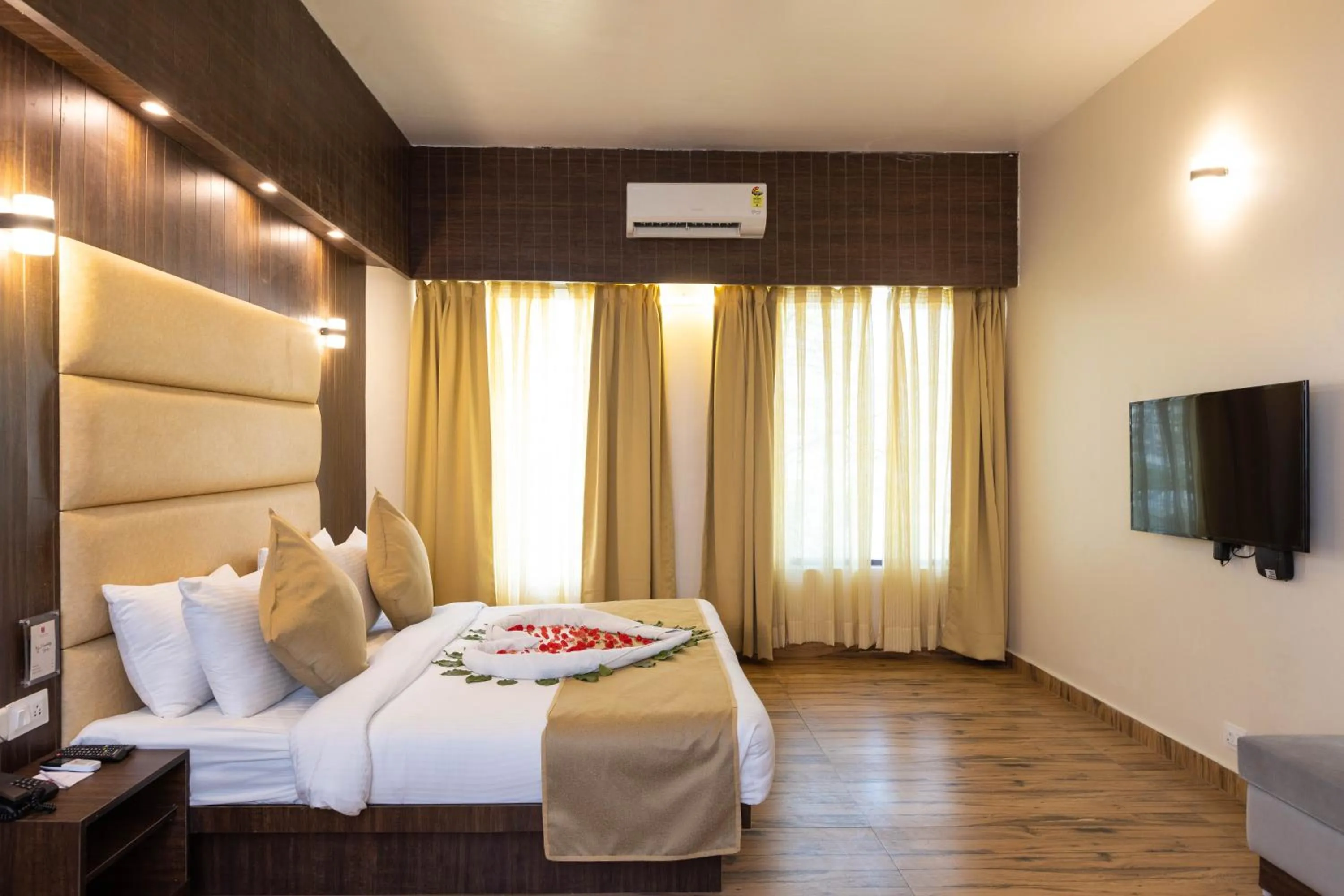 Living room, Bed in Pride Premier Solitaire