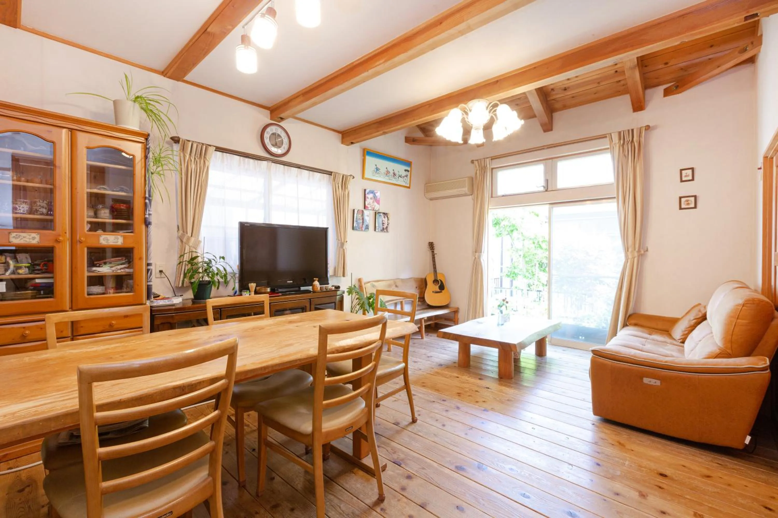 Communal lounge/ TV room in AbbeyRoad Inn Seika