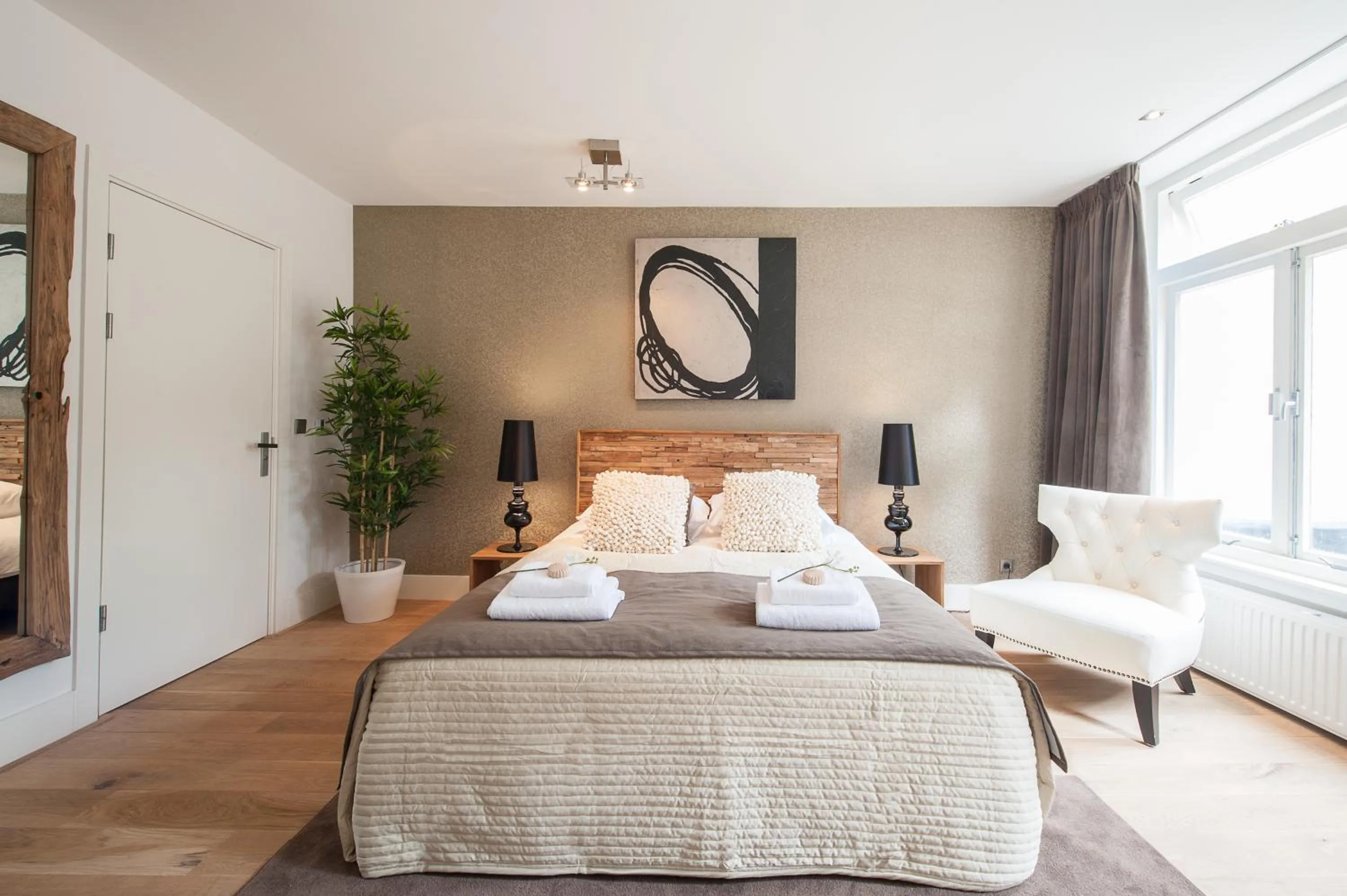 Bedroom, Bed in Museumpark Apartments