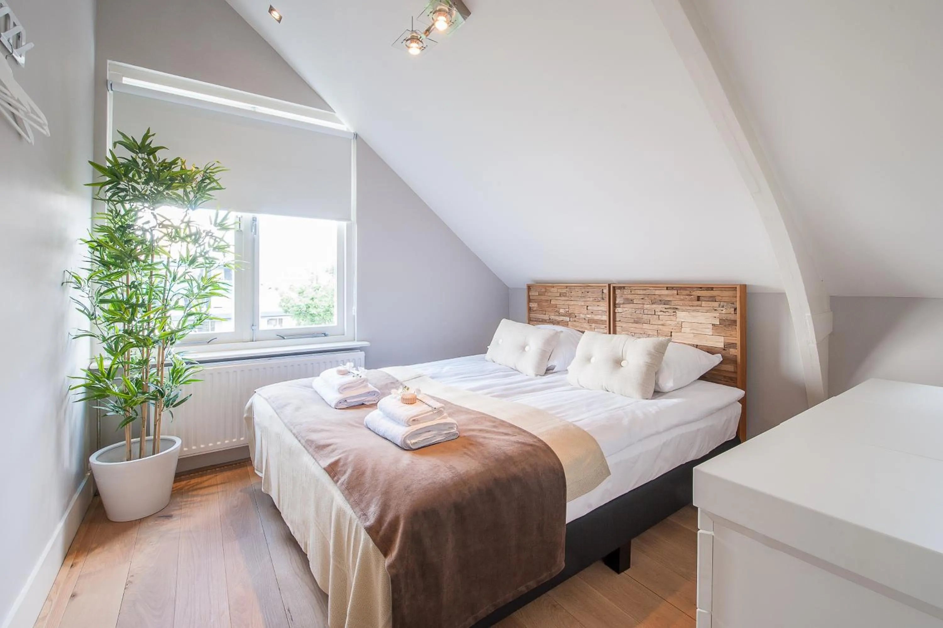 Bedroom, Bed in Museumpark Apartments