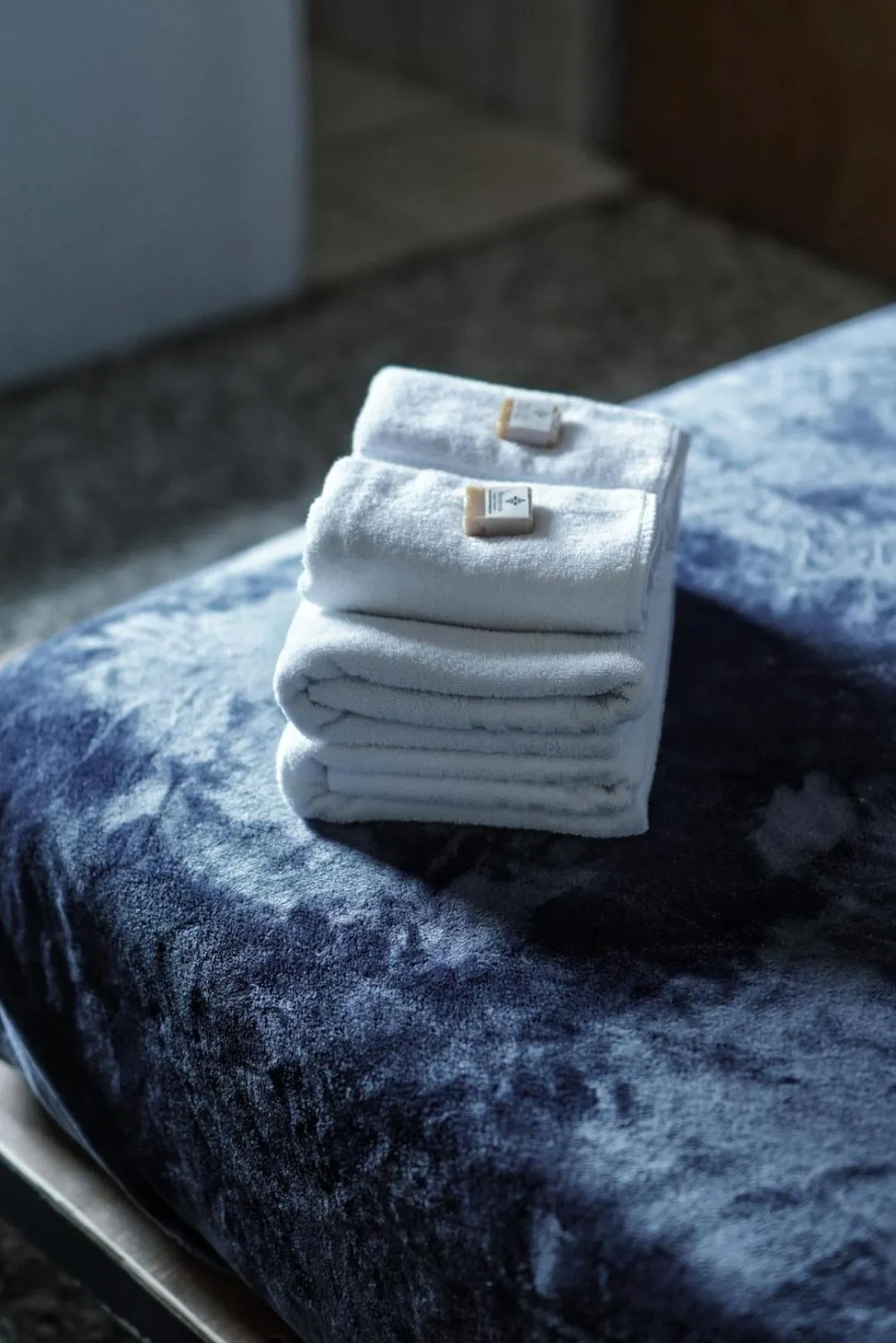 Bathroom, Bed in OutBox Inn