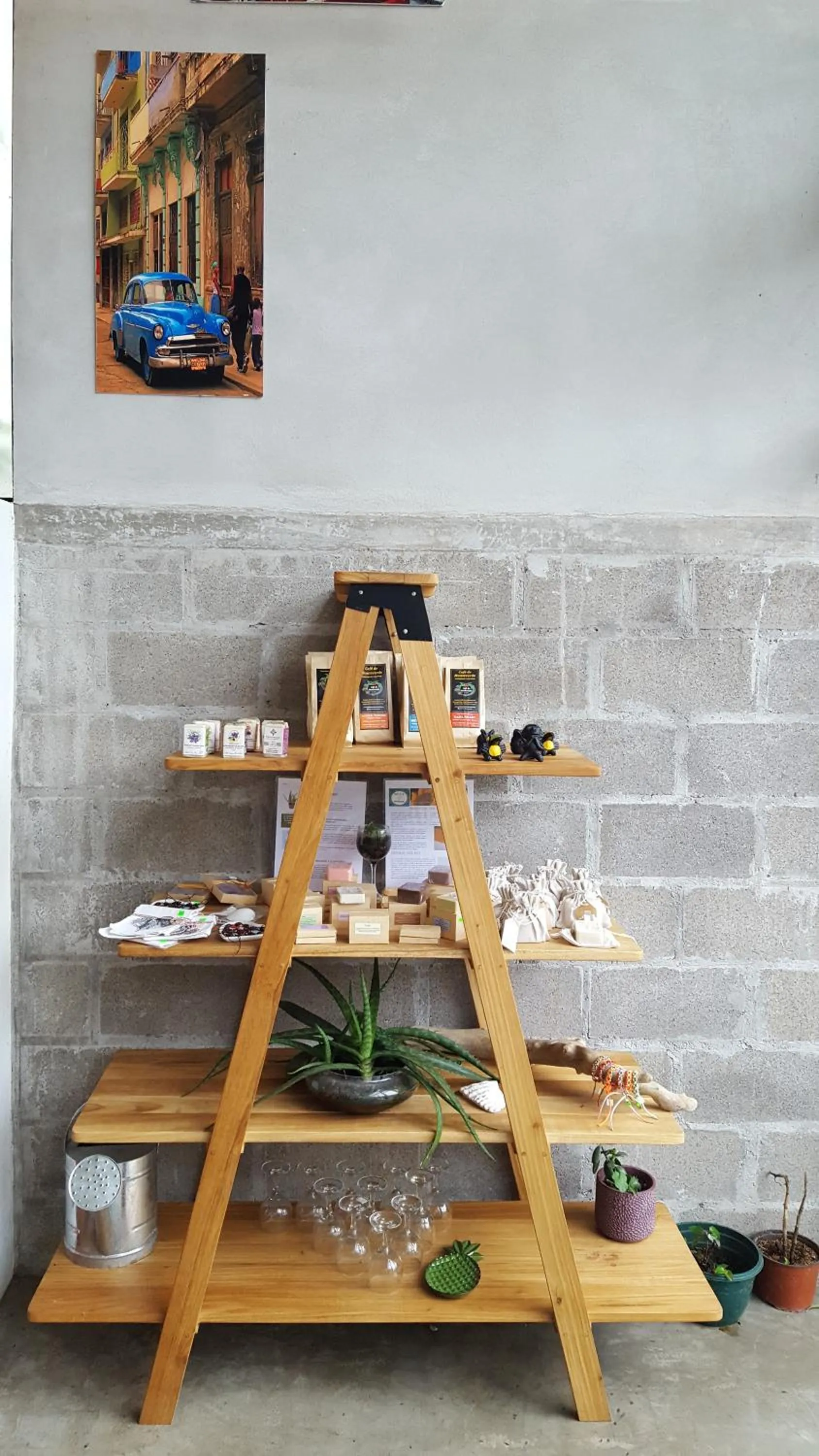 Restaurant/places to eat in OutBox Inn