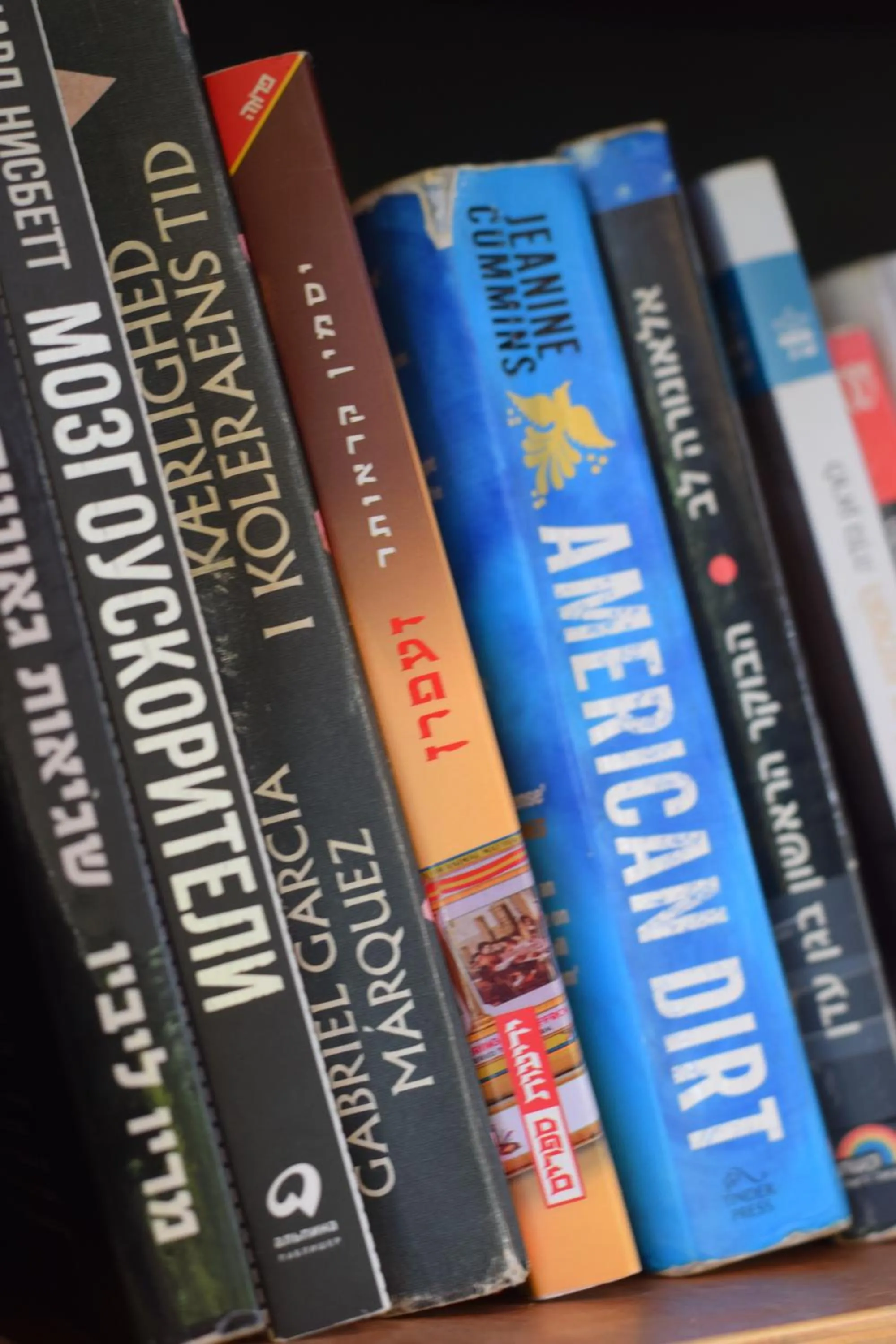 Library in OutBox Inn