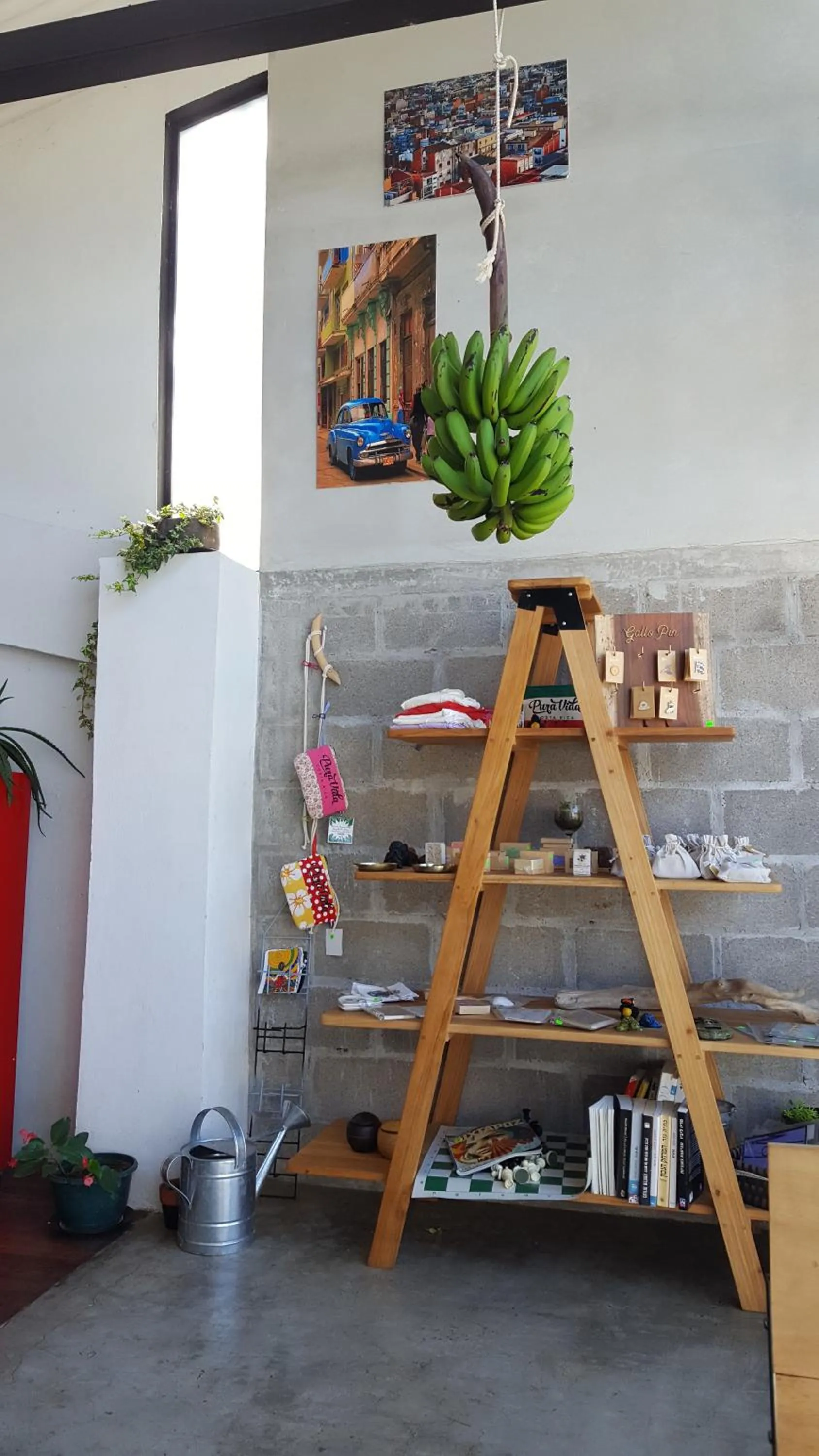 Restaurant/places to eat in OutBox Inn