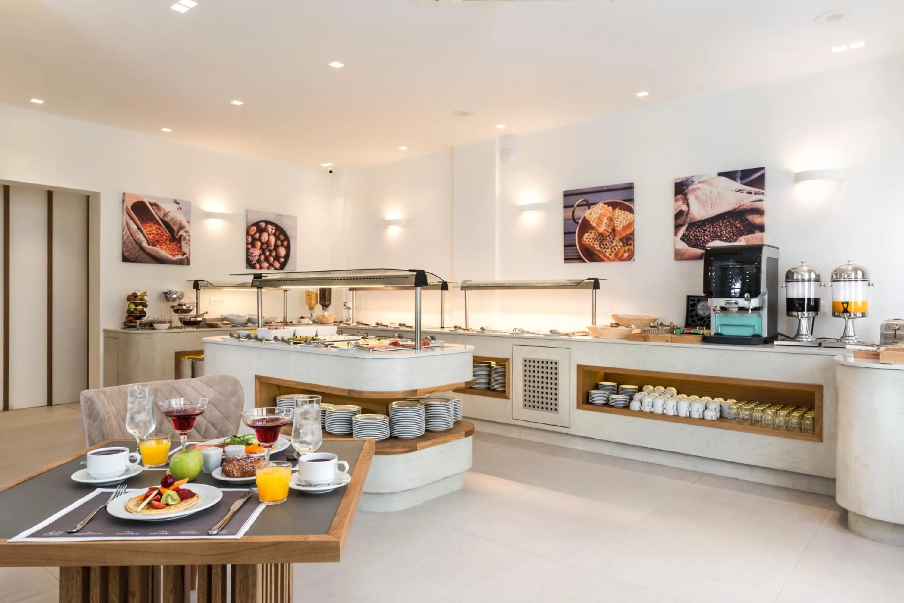 Restaurant/places to eat in Strogili Hotel - Adults Only