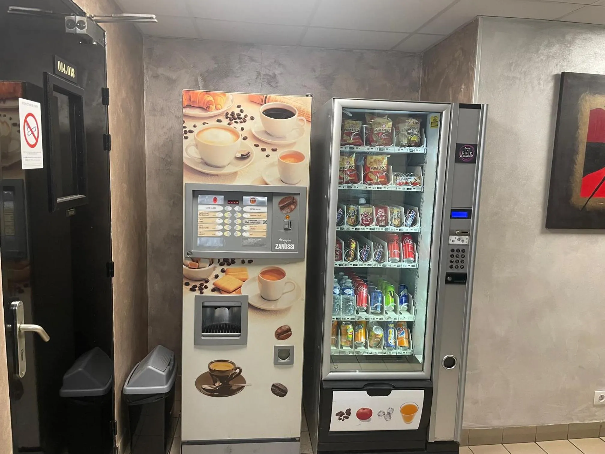vending machine in Hotel du Triangle
