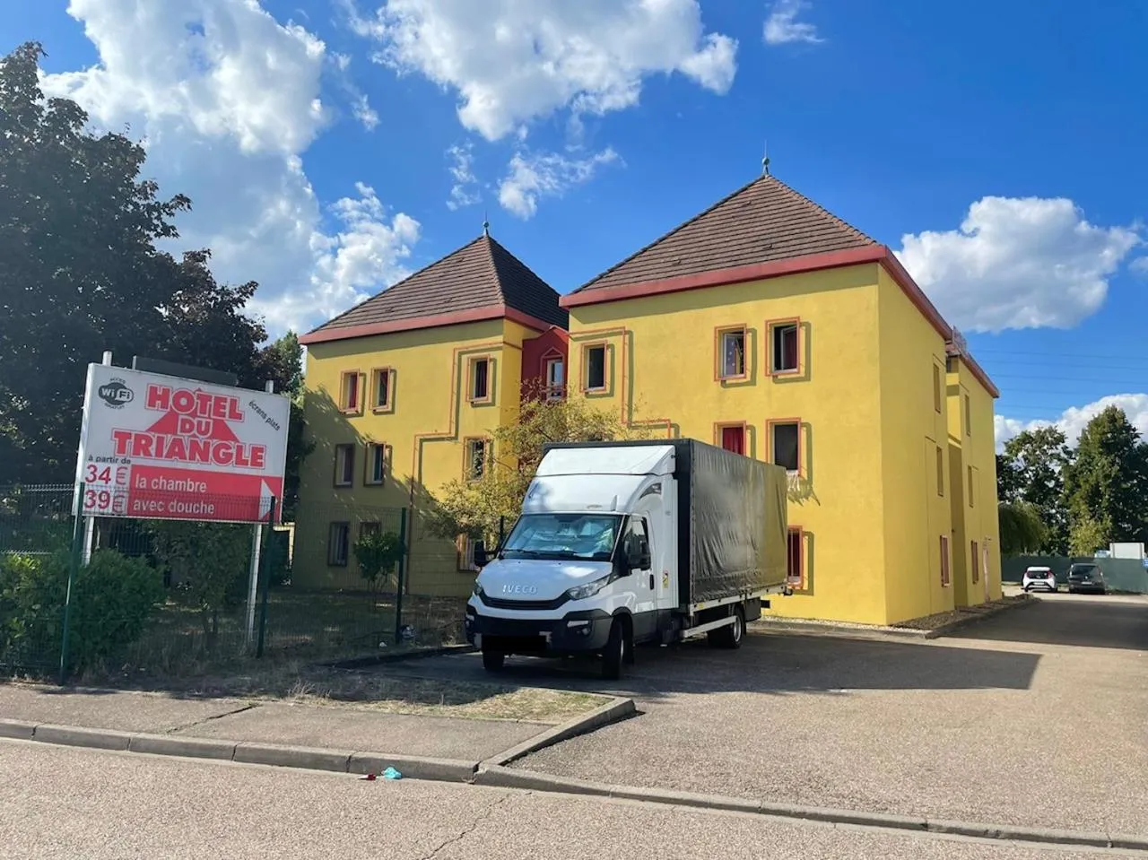 Street view in Hotel du Triangle