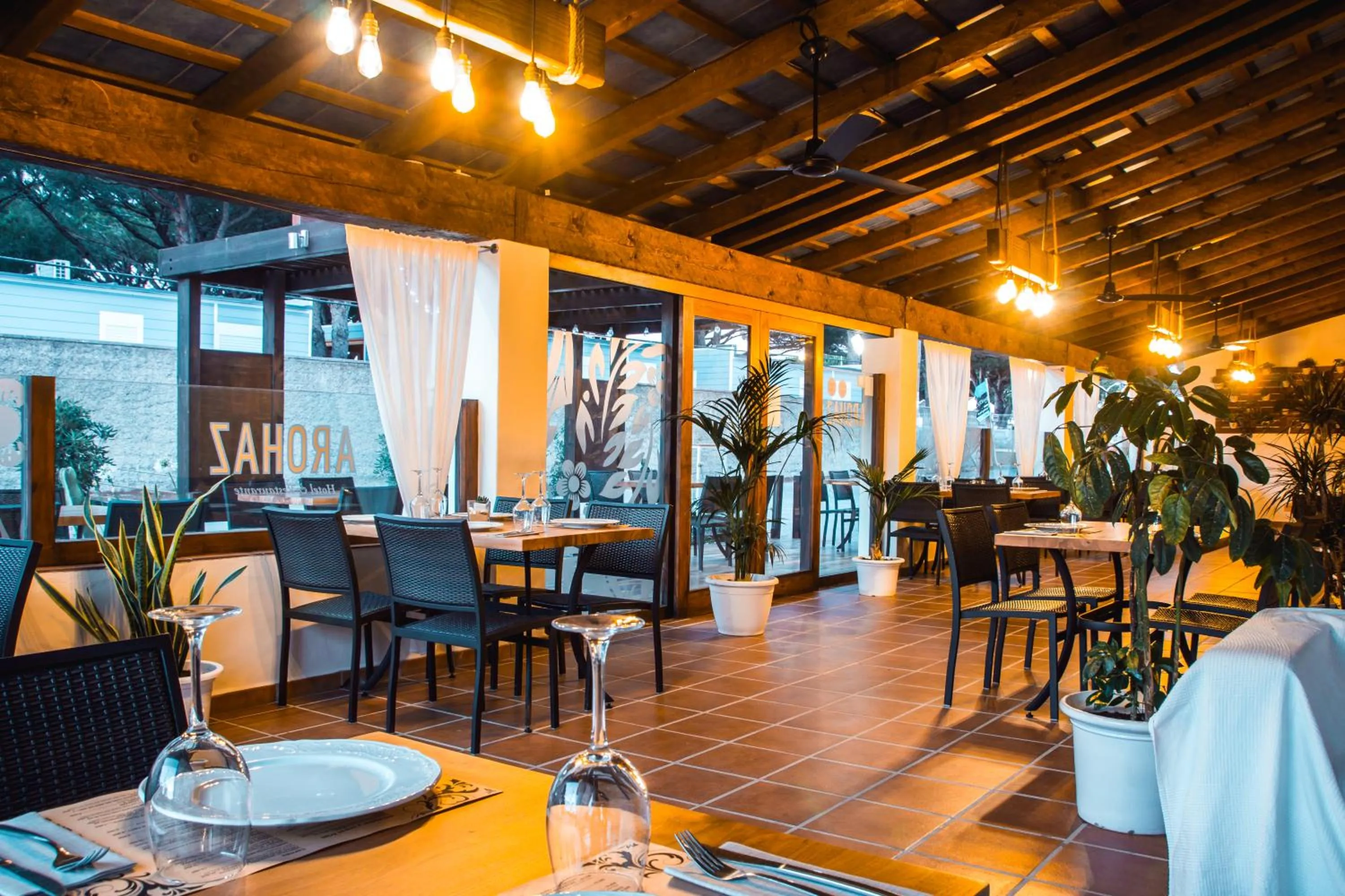 Restaurant/places to eat in AROHAZ Hotel & Restaurante