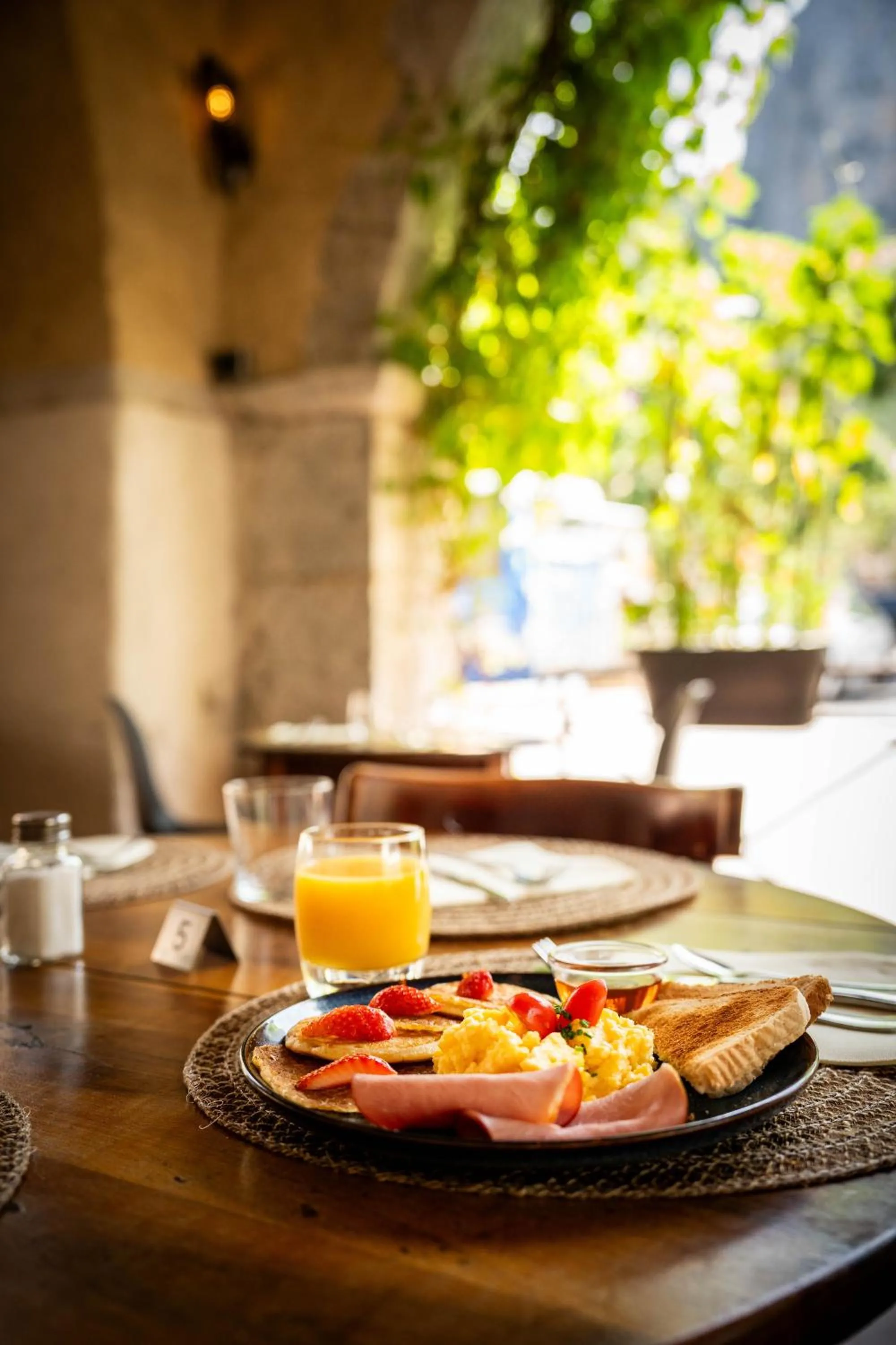 Food and drinks in Hotel du Levant