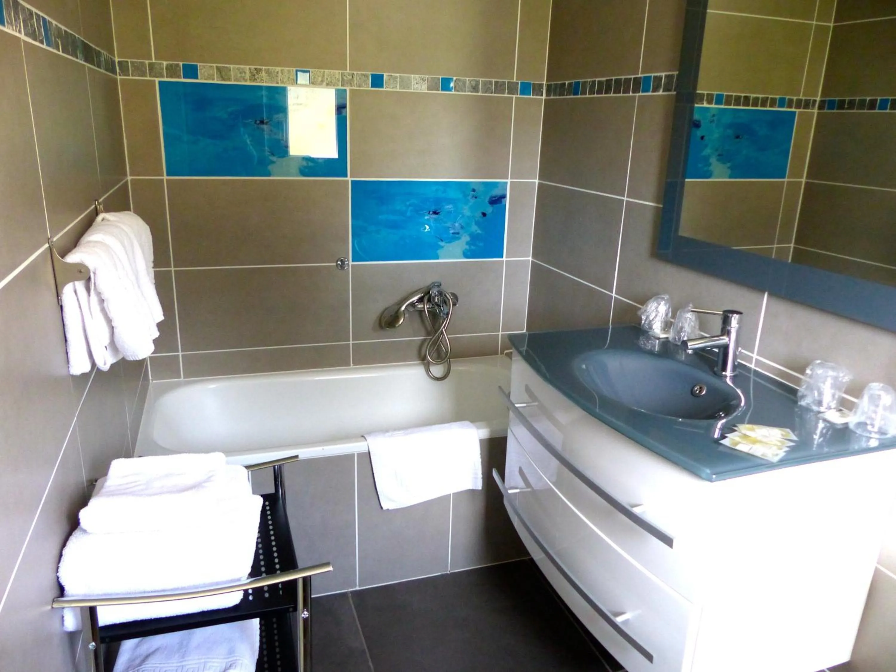 Bathroom in Hotel du Levant