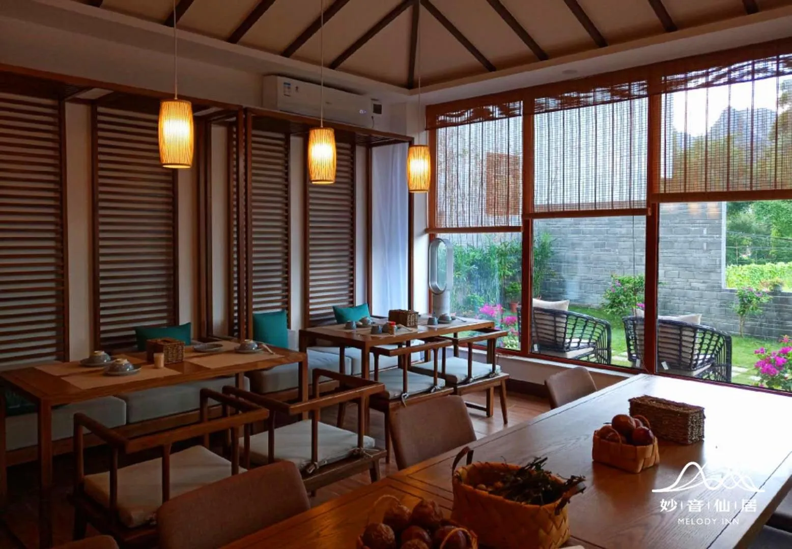 Restaurant/places to eat in Melody Inn