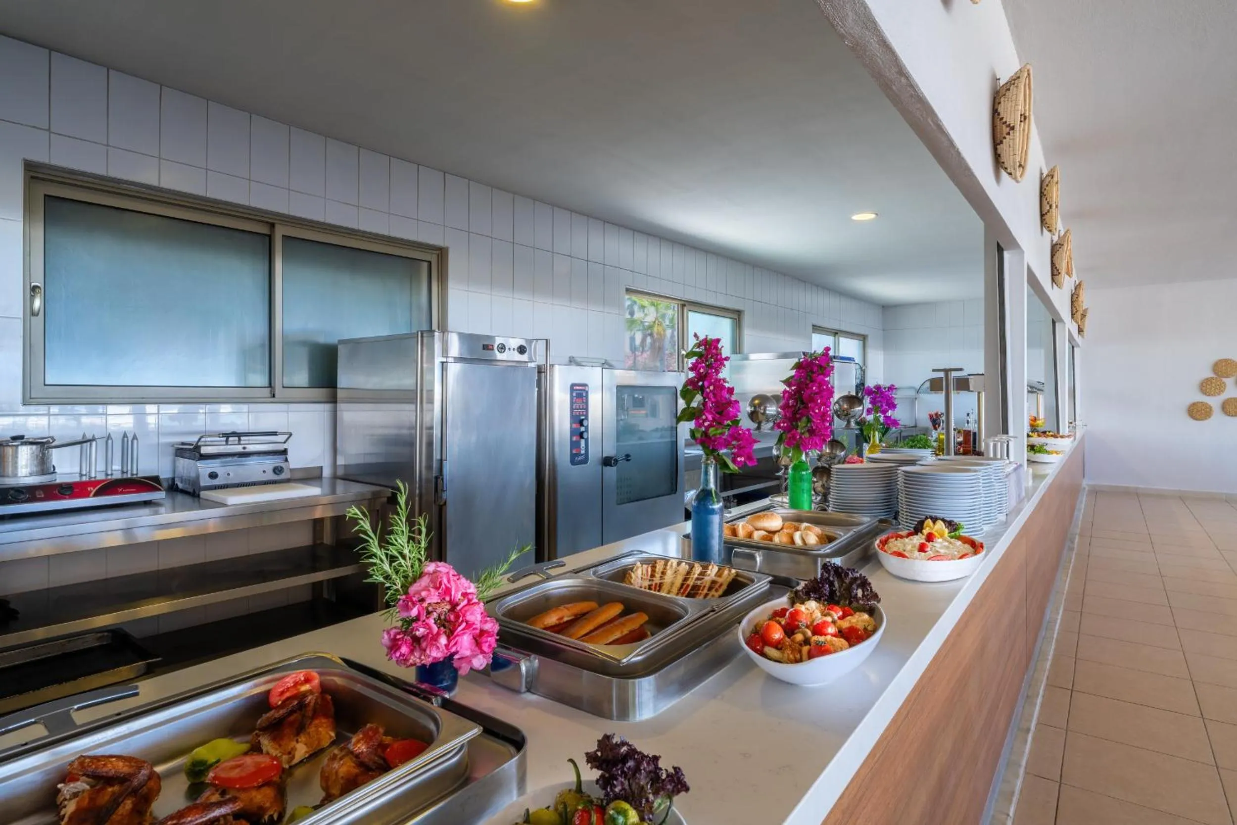 Restaurant/places to eat in Villa Side Residence