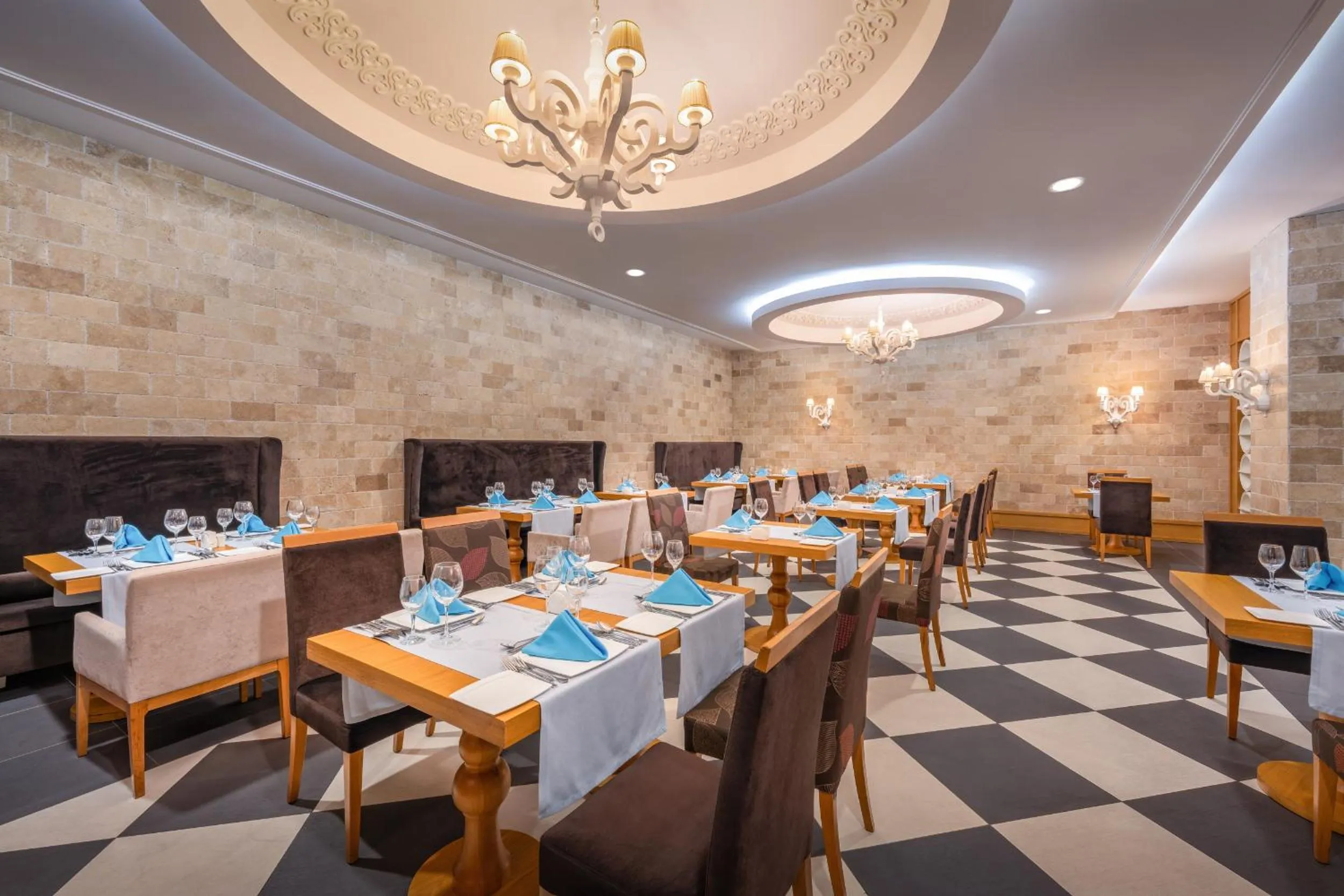 Restaurant/places to eat in Villa Side Residence