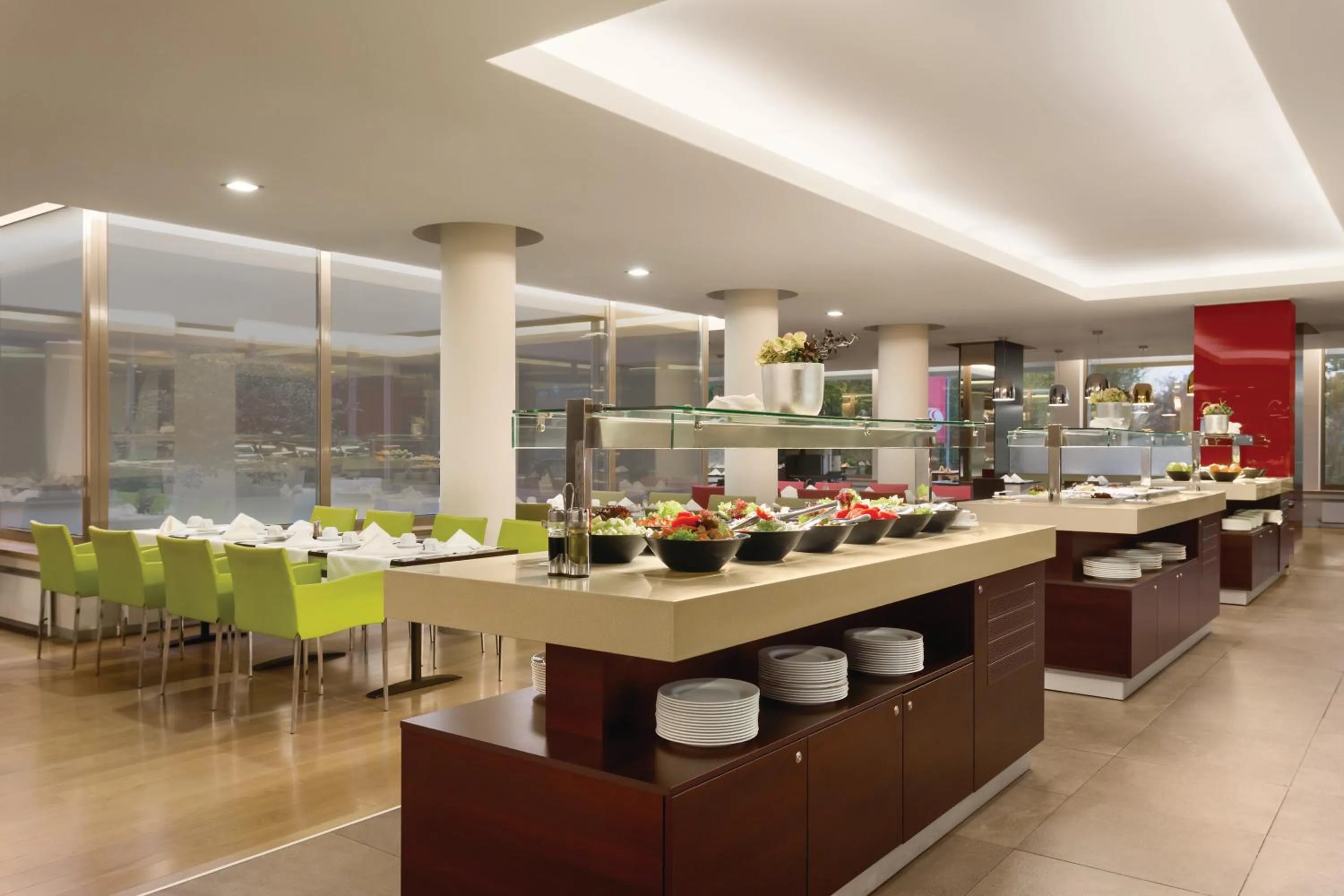 Restaurant/places to eat in Ramada Plaza by Wyndham Bucharest Convention Center